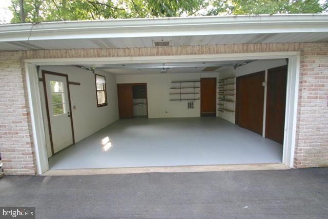 HILLCREST - Residential