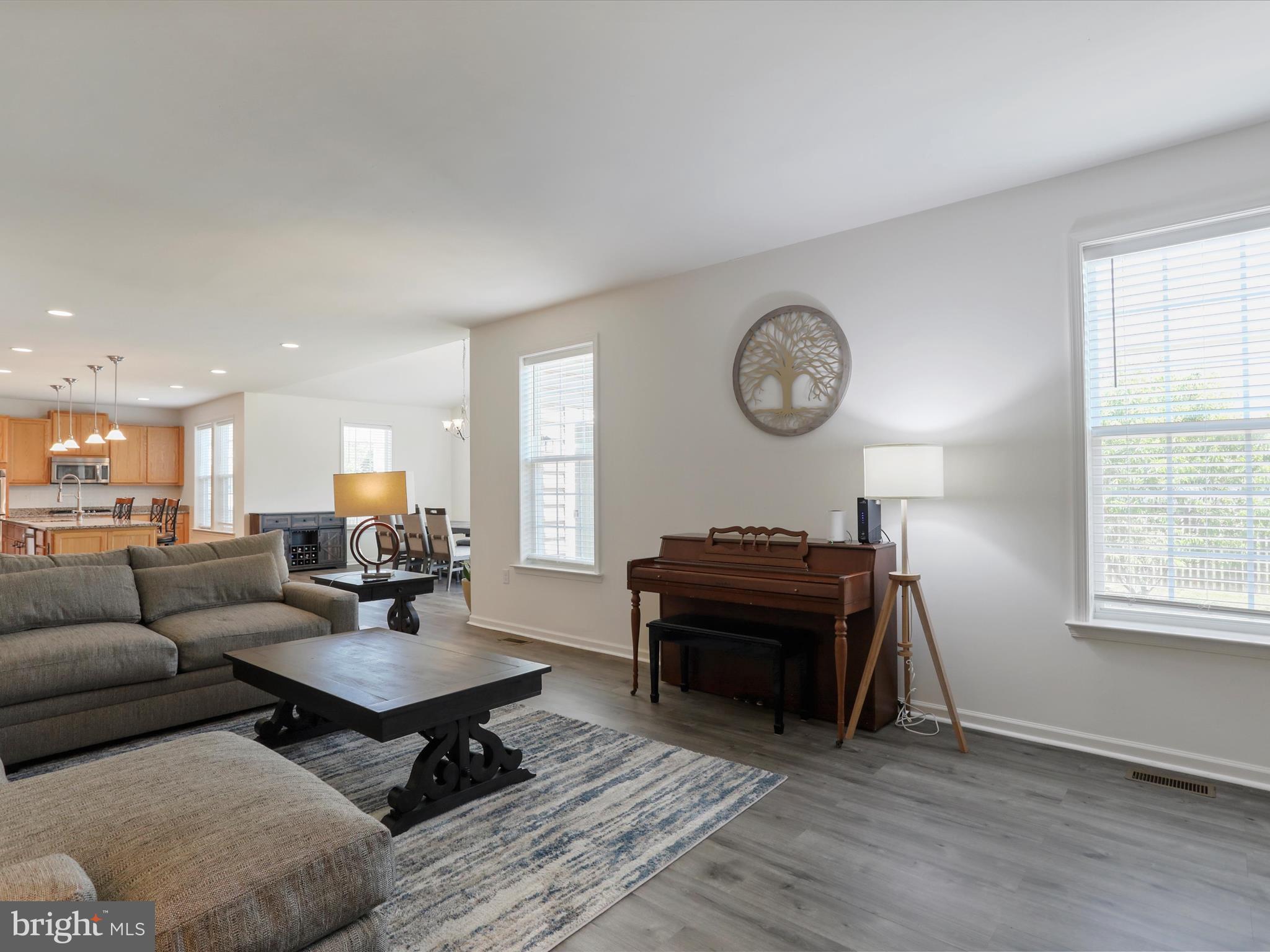 WASHINGTON TRAIL - Residential Lease