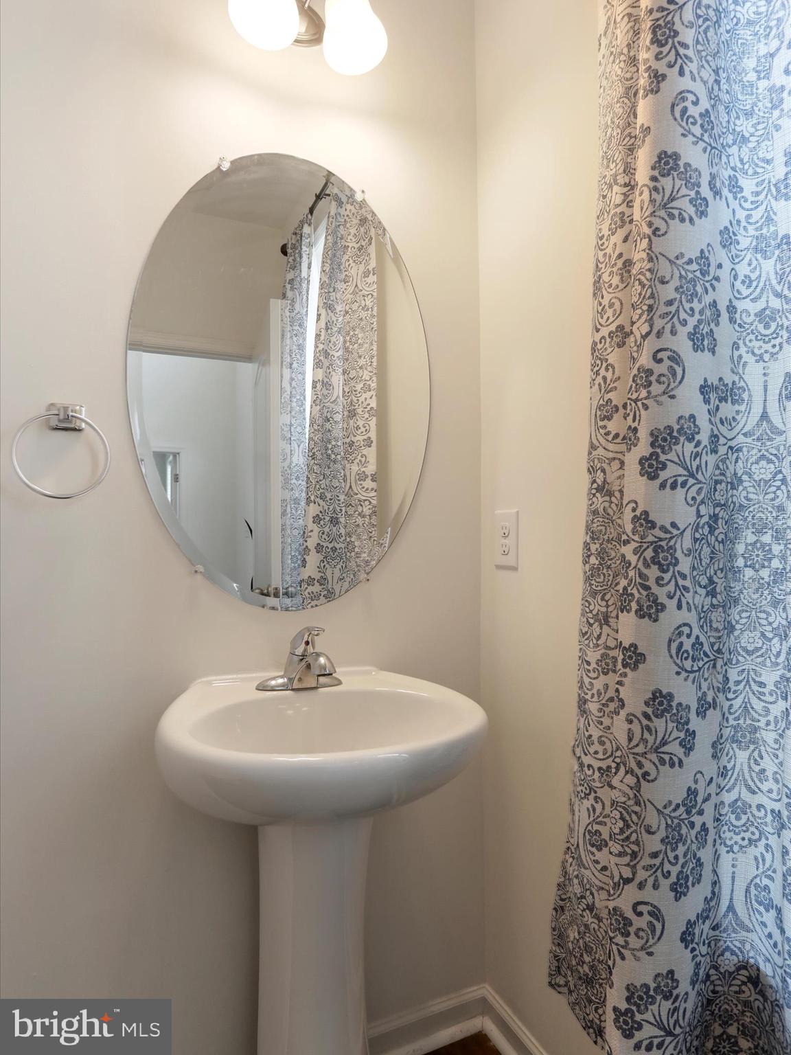 WASHINGTON TRAIL - Residential Lease