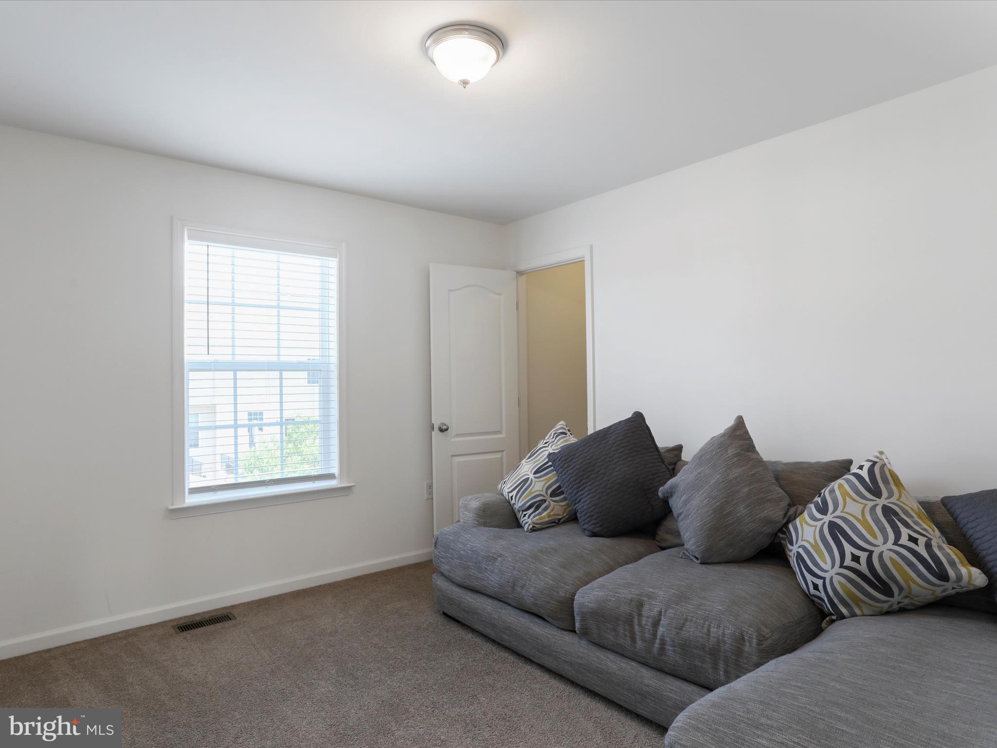 WASHINGTON TRAIL - Residential Lease