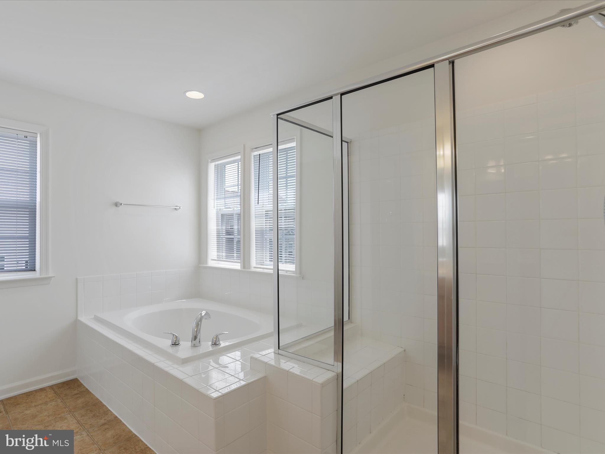 WASHINGTON TRAIL - Residential Lease