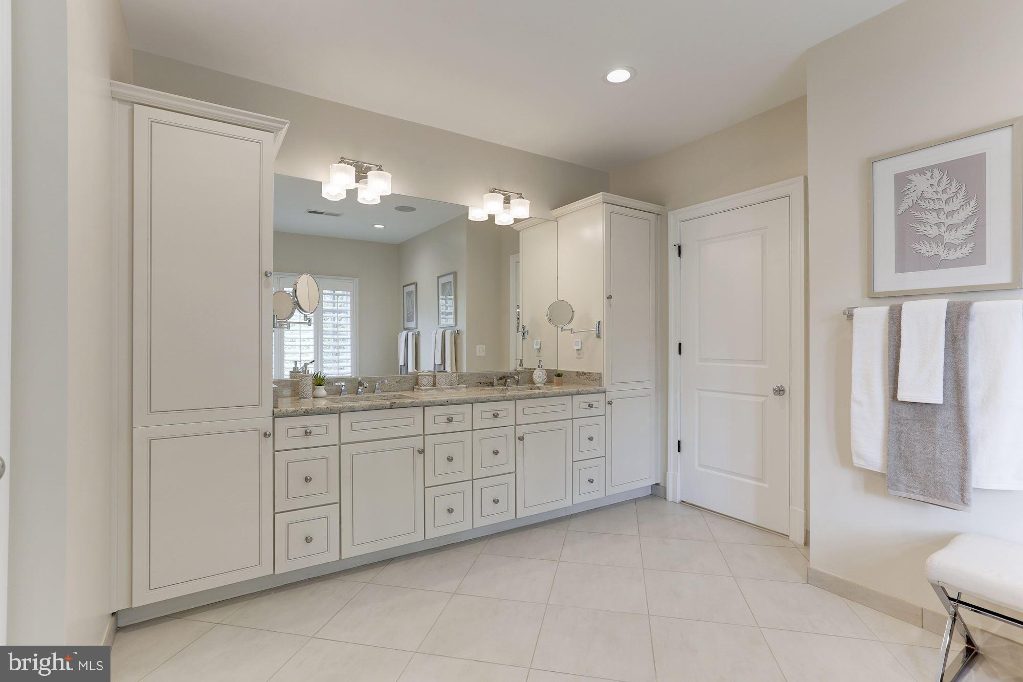 SALONA VILLAGE - Residential