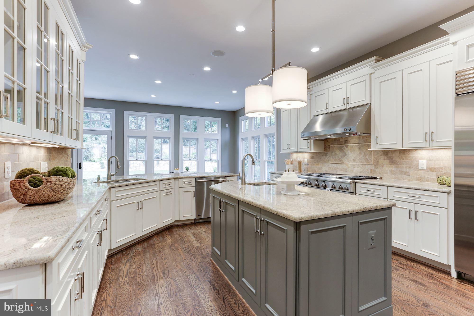 SALONA VILLAGE - Residential