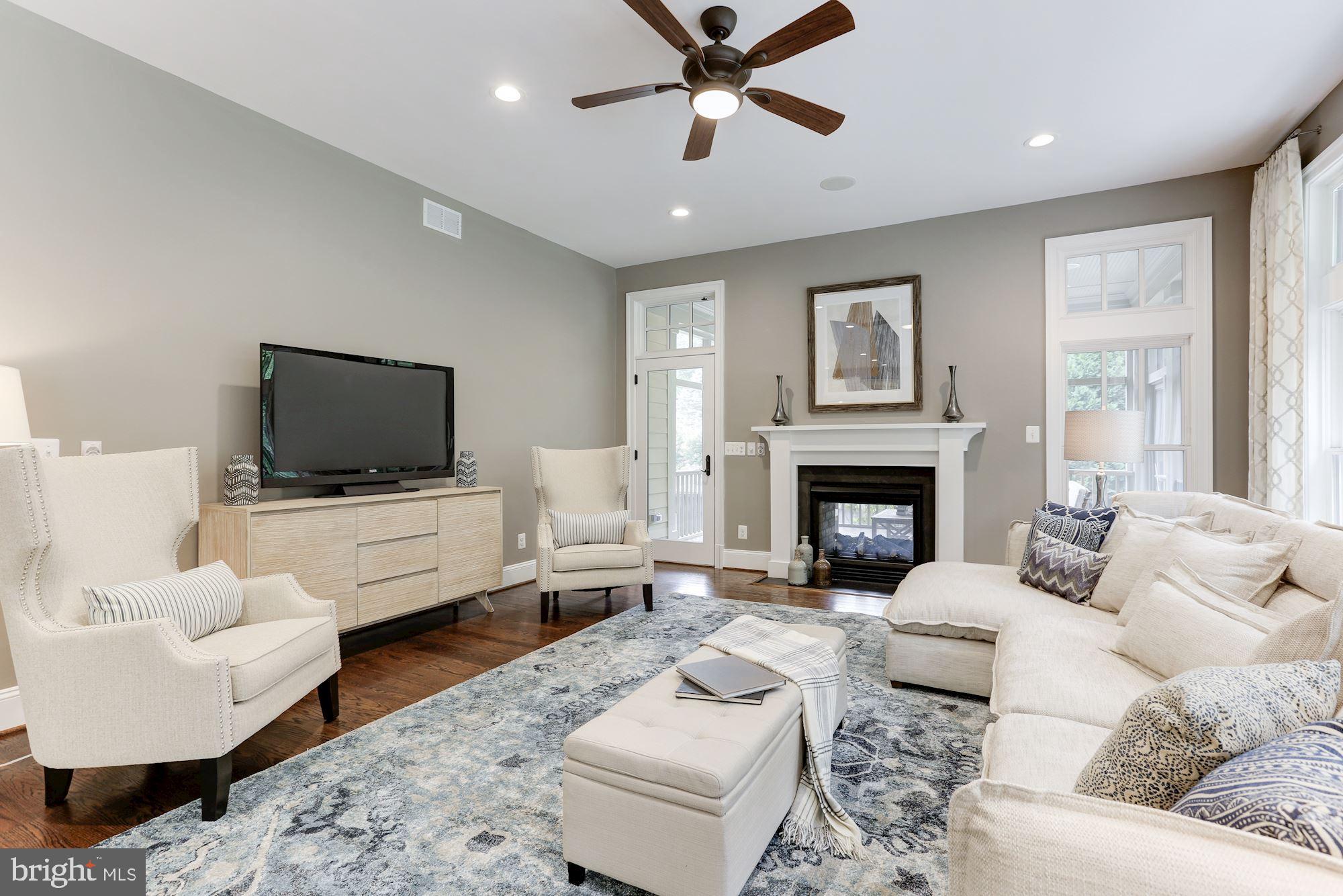 SALONA VILLAGE - Residential