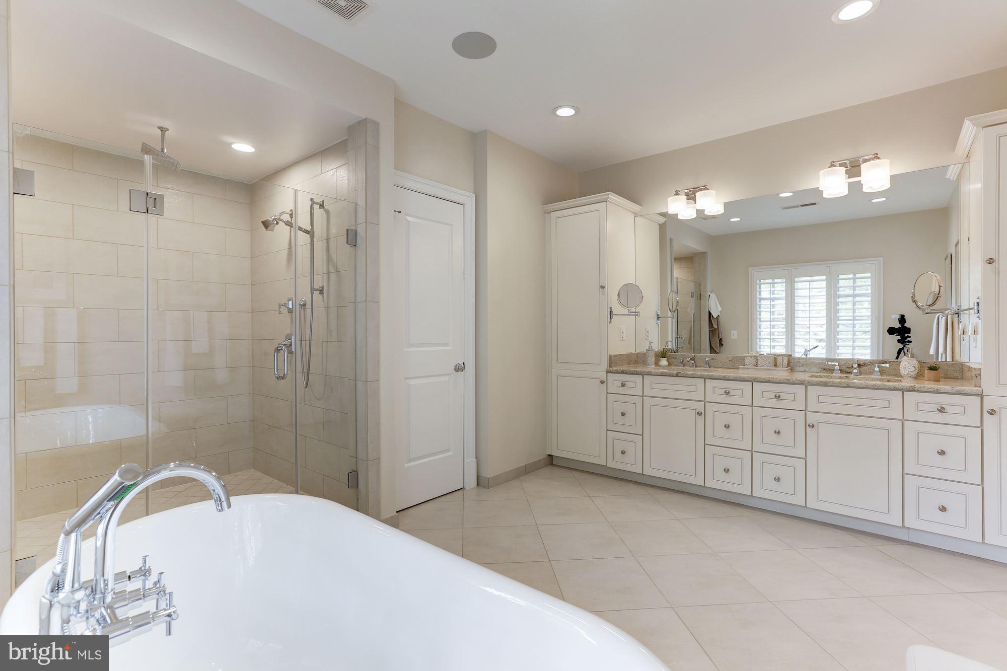 SALONA VILLAGE - Residential