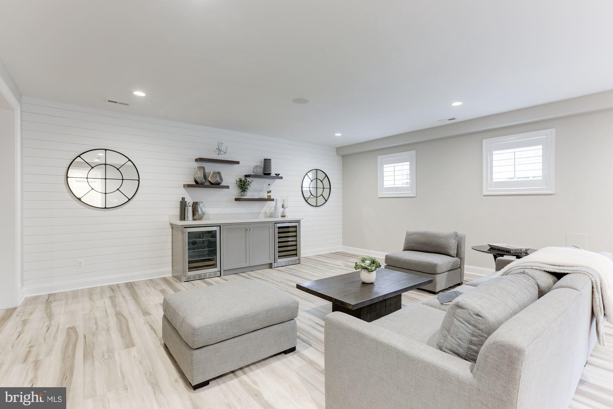 SALONA VILLAGE - Residential