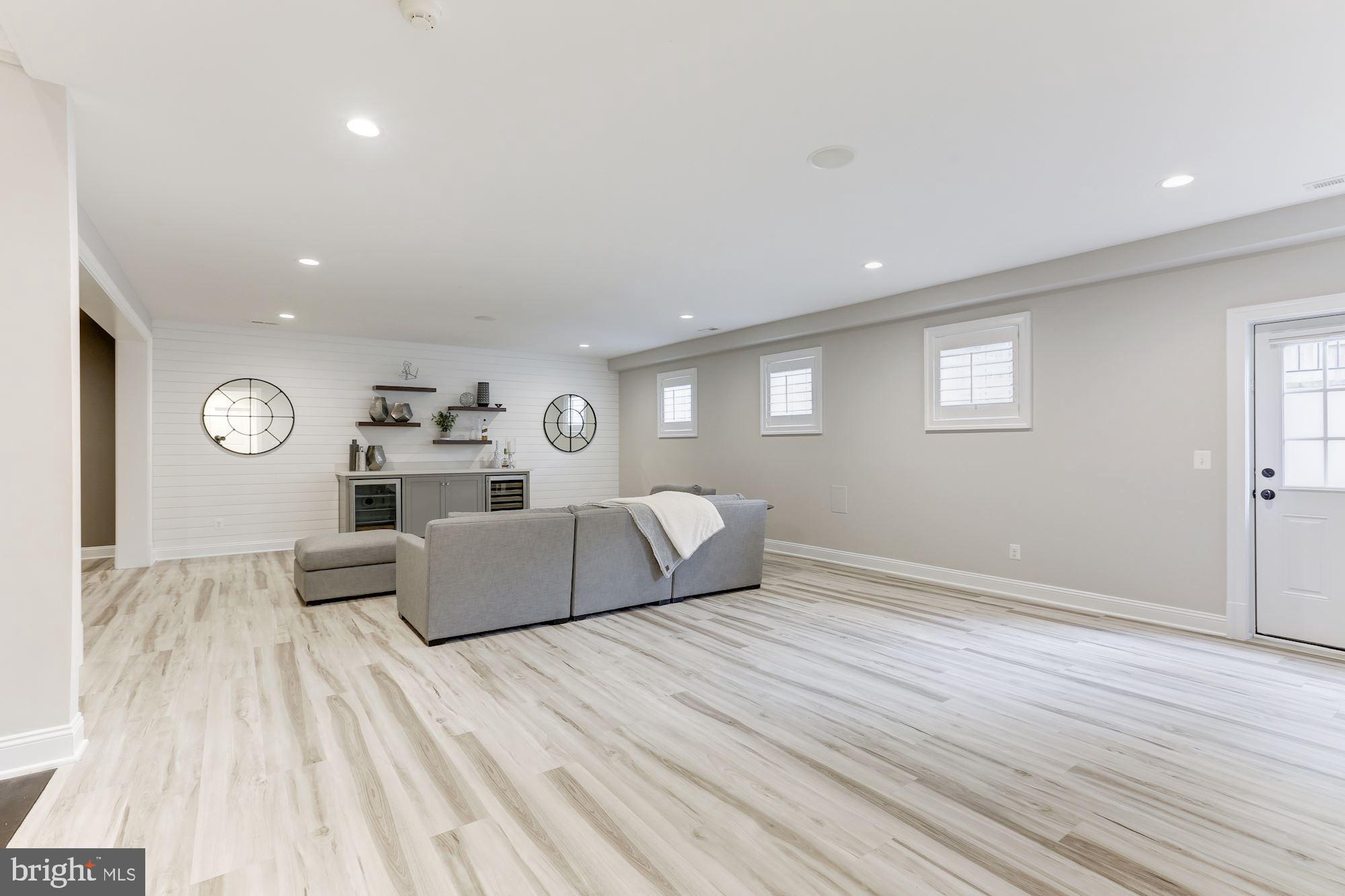 SALONA VILLAGE - Residential