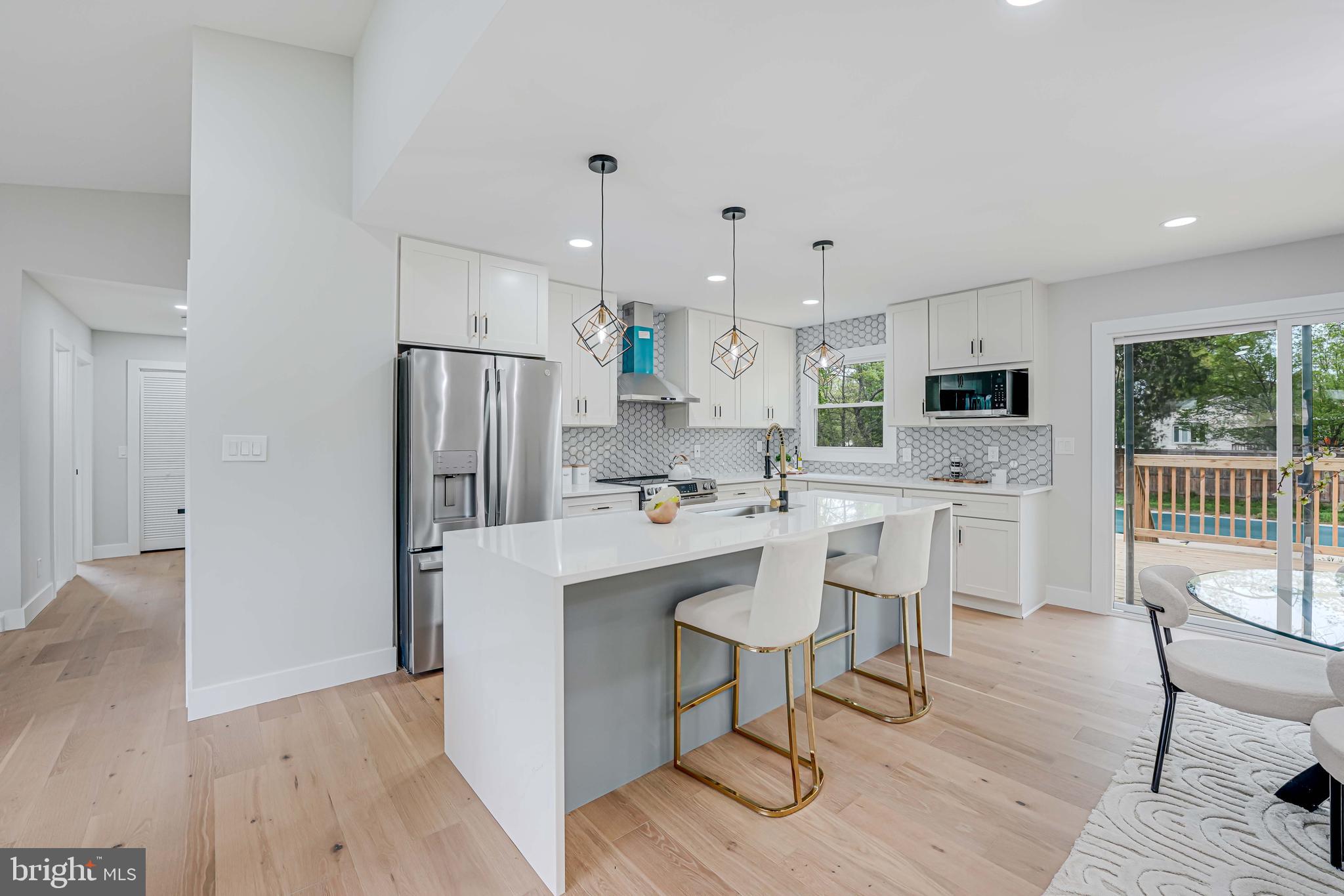 MOUNT VERNON MANOR - Residential