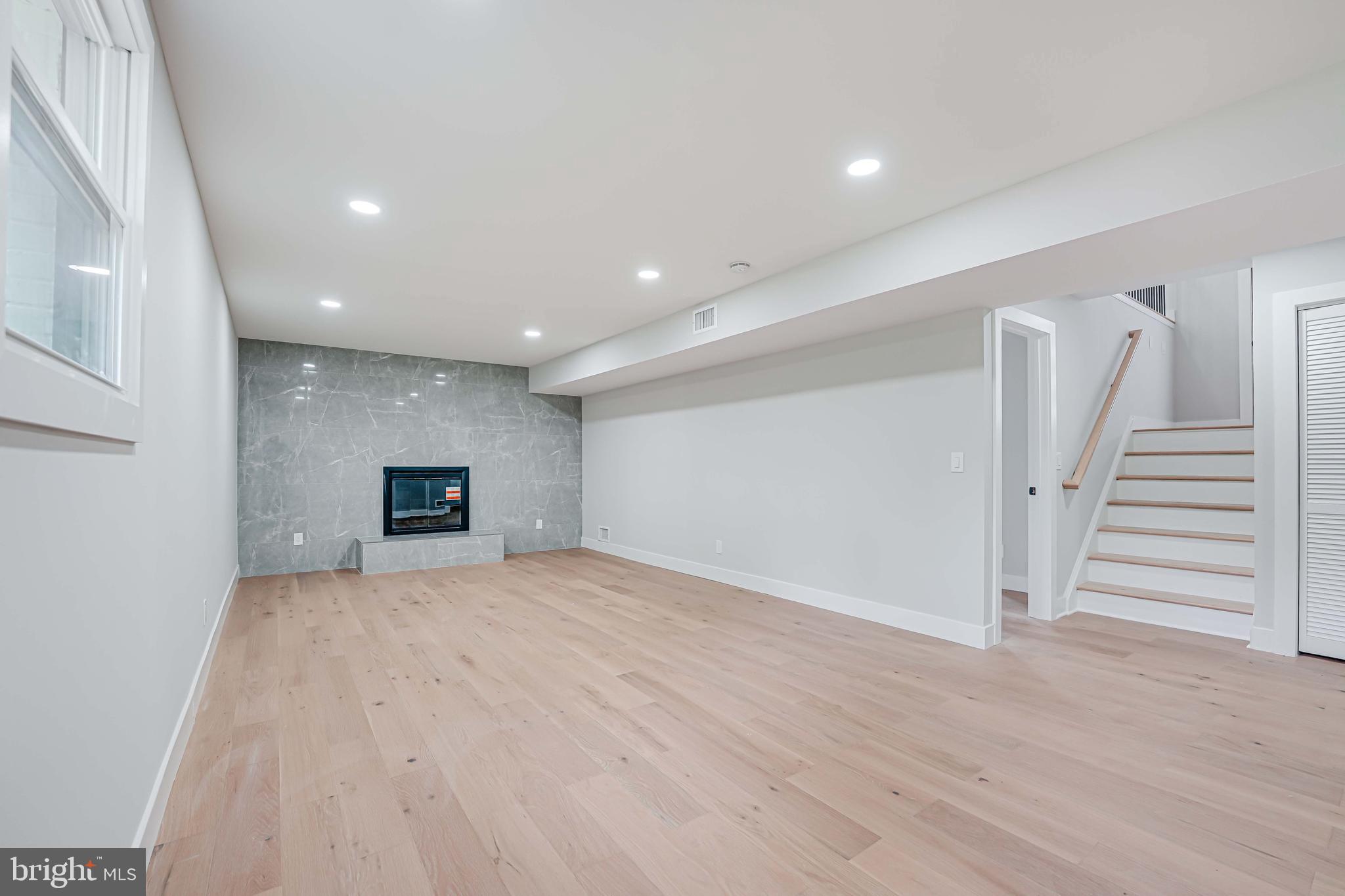 MOUNT VERNON MANOR - Residential