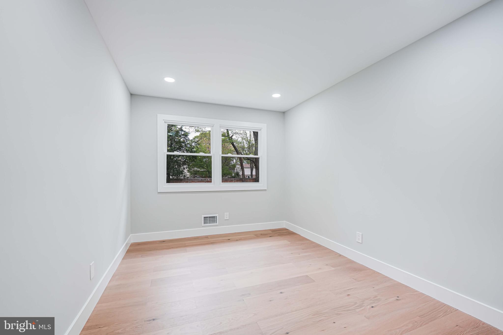 MOUNT VERNON MANOR - Residential