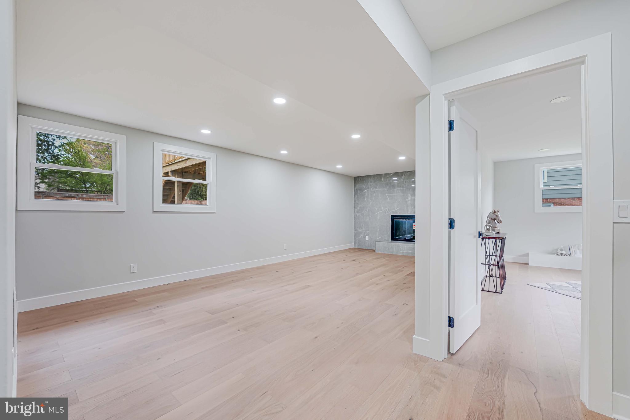 MOUNT VERNON MANOR - Residential