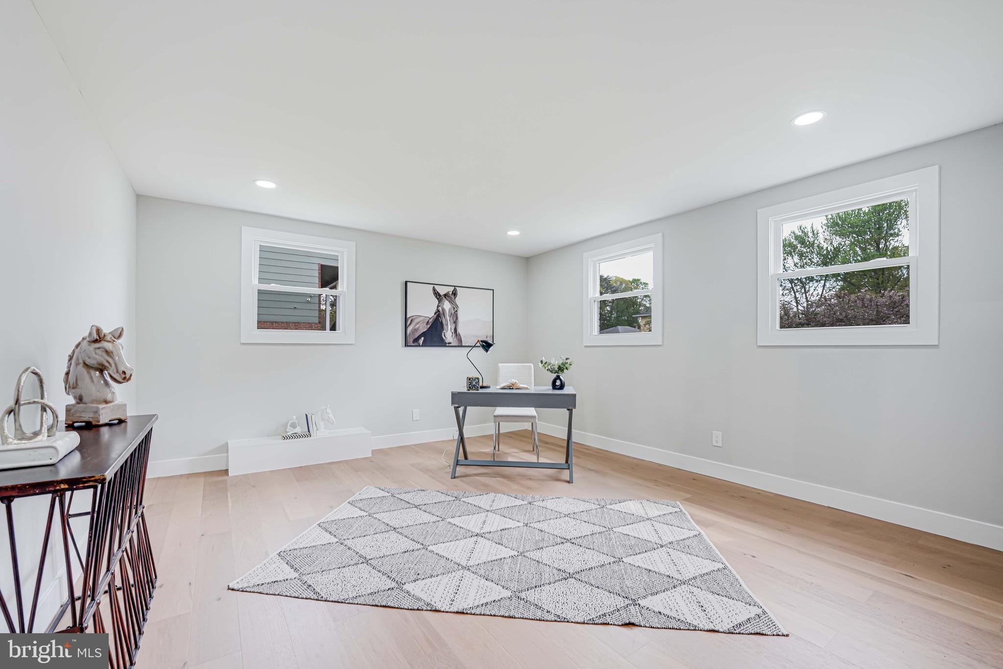 MOUNT VERNON MANOR - Residential