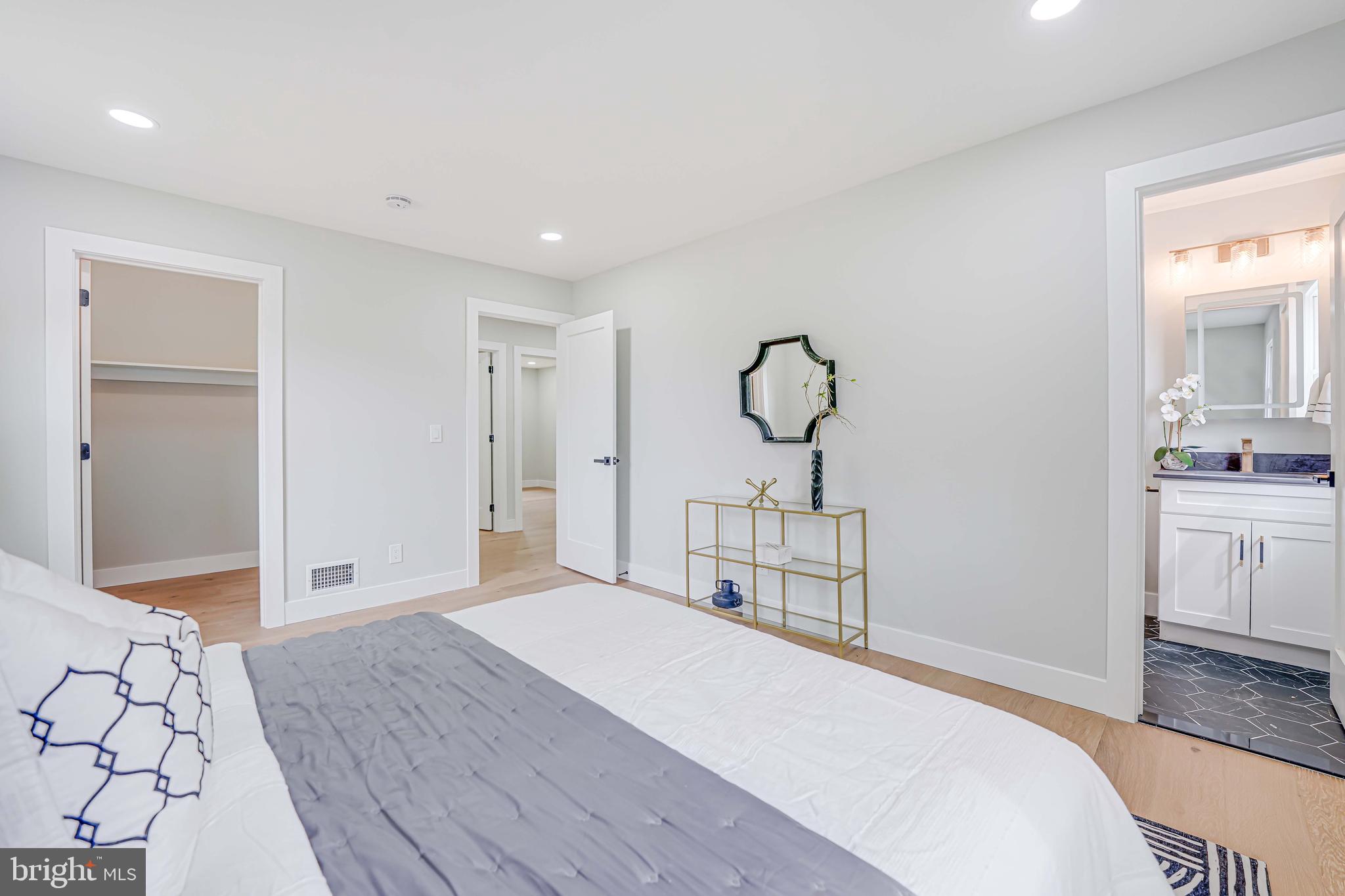 MOUNT VERNON MANOR - Residential