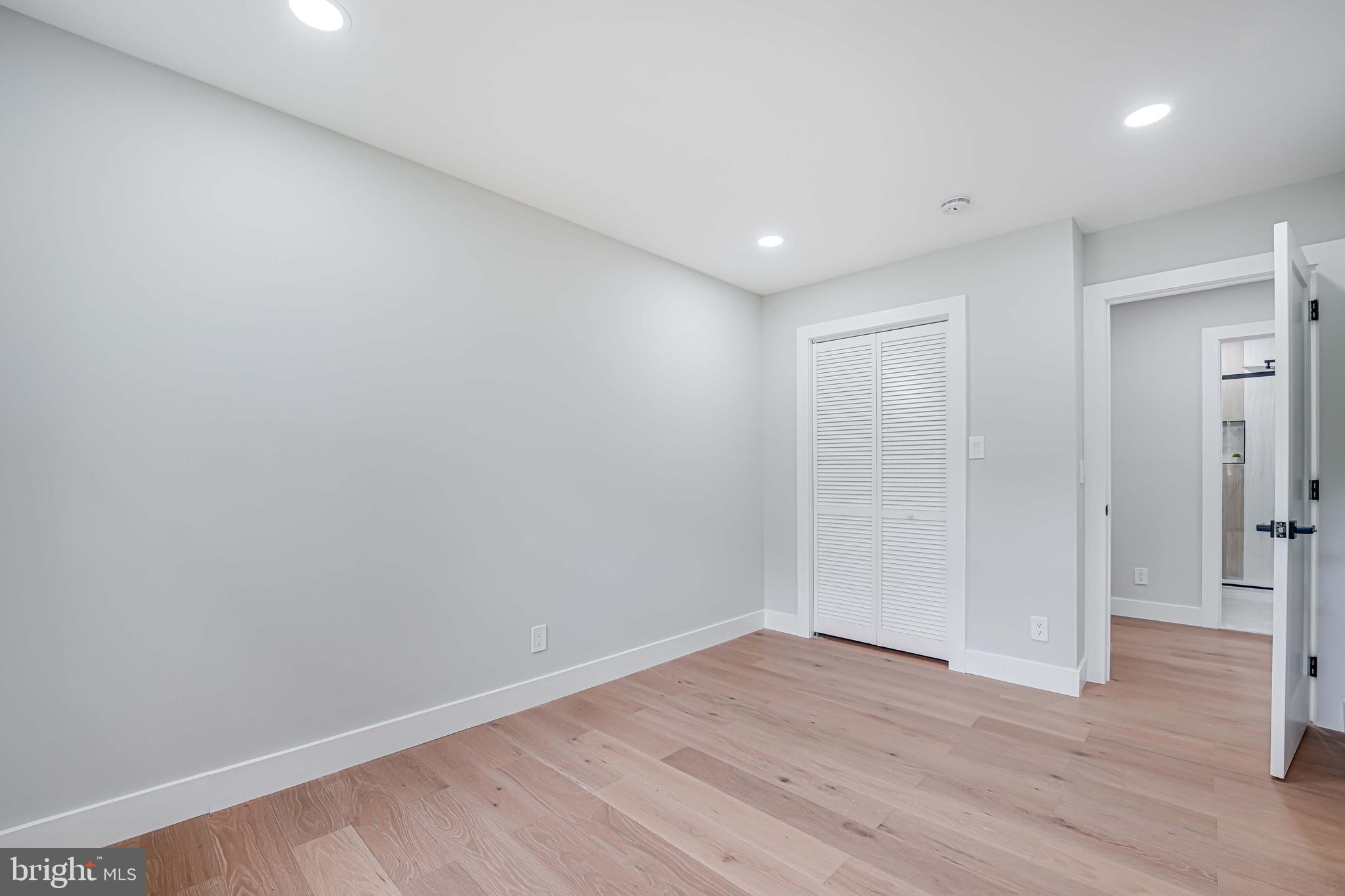 MOUNT VERNON MANOR - Residential