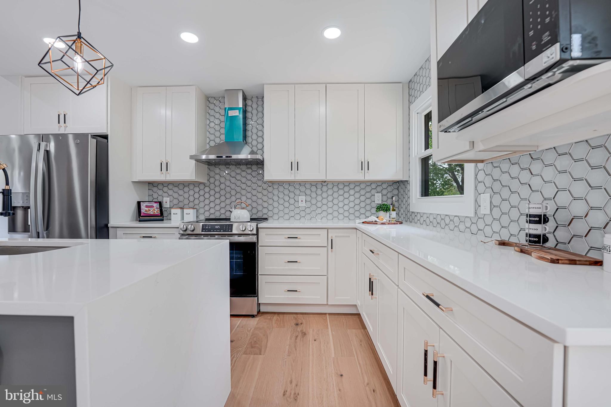 MOUNT VERNON MANOR - Residential