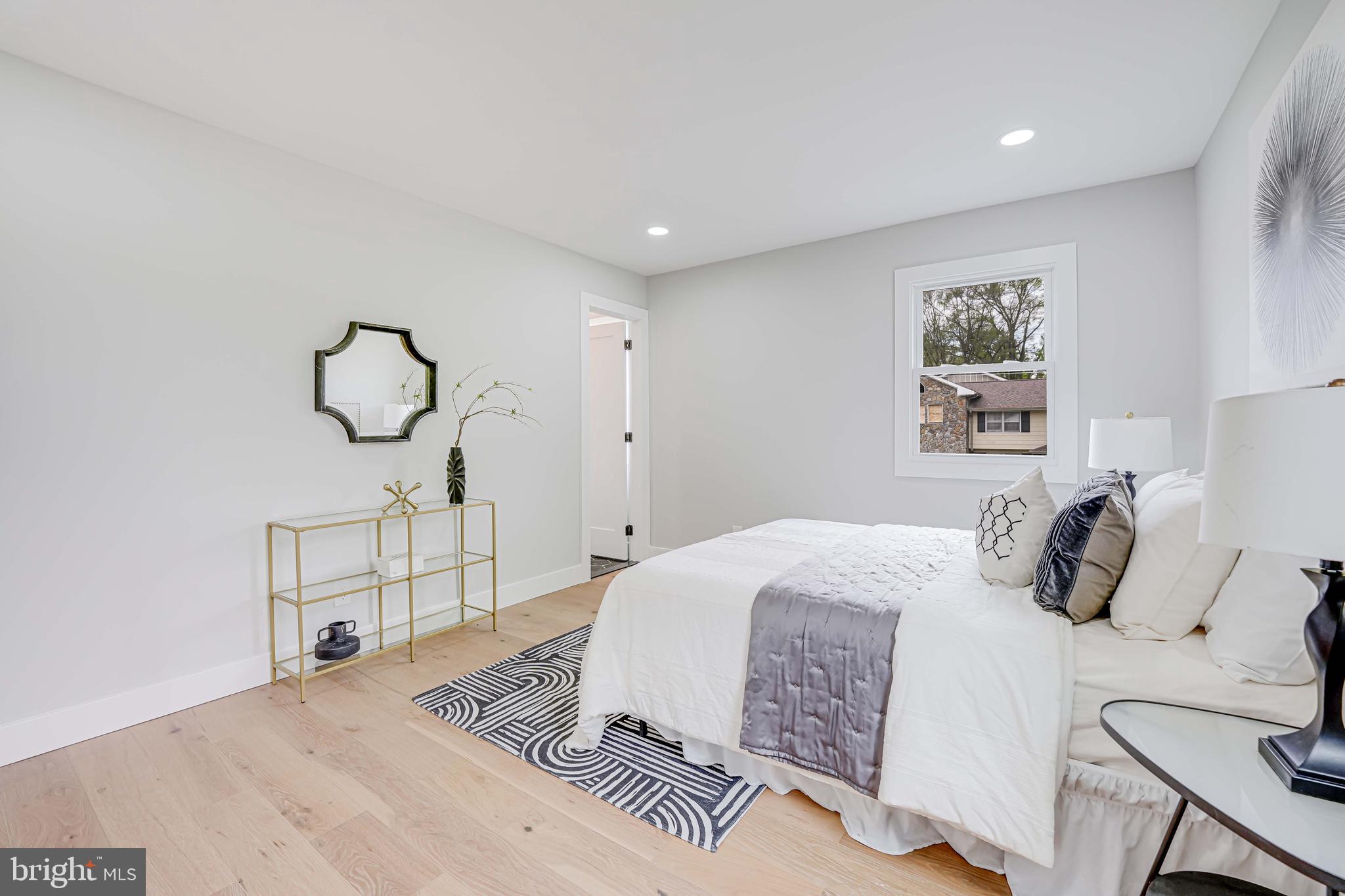 MOUNT VERNON MANOR - Residential