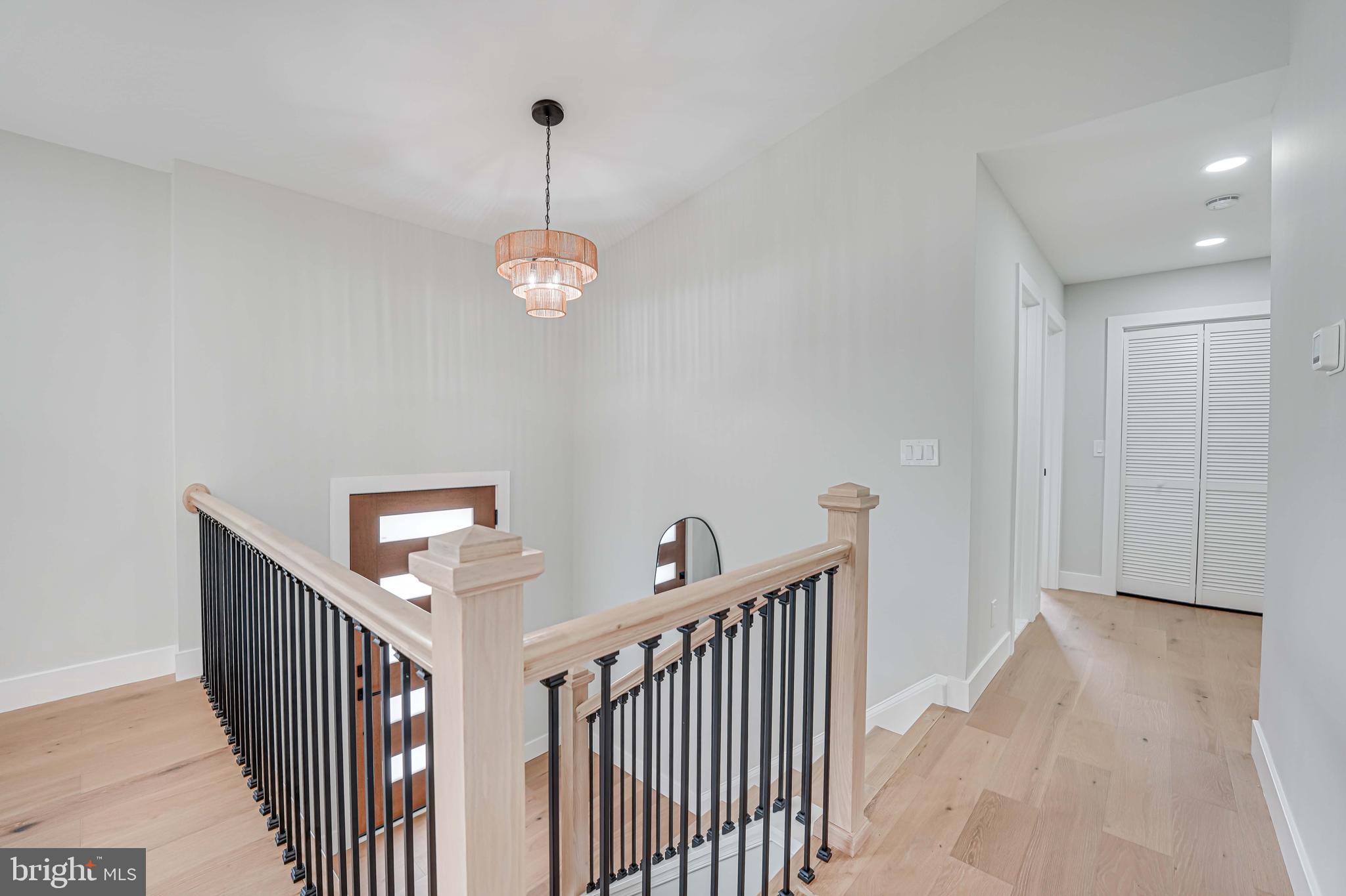 MOUNT VERNON MANOR - Residential