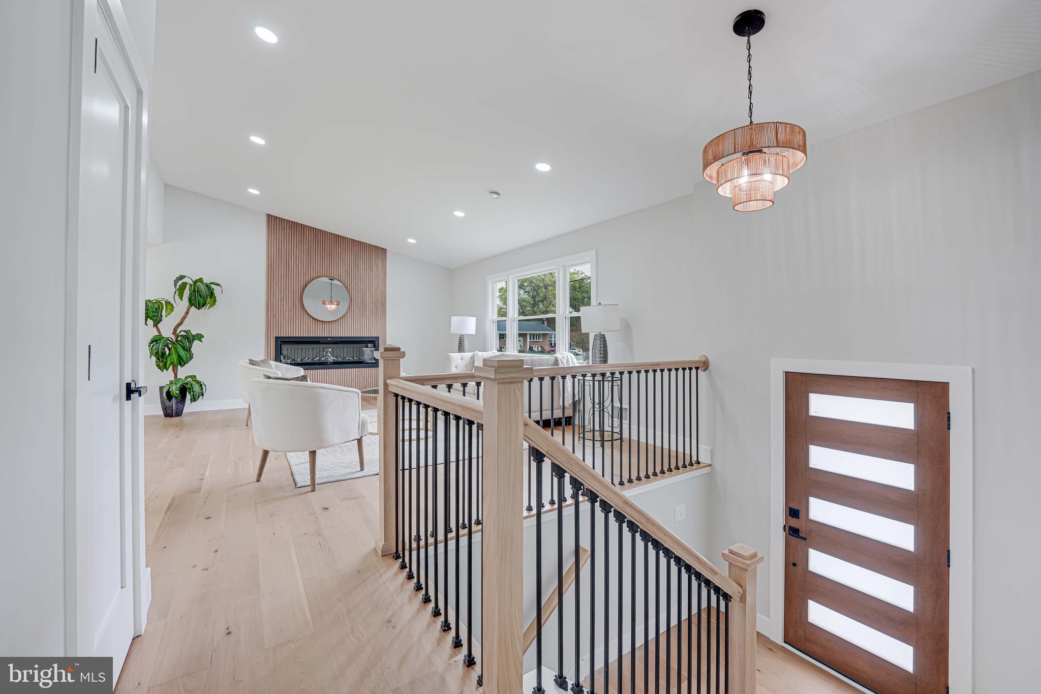 MOUNT VERNON MANOR - Residential