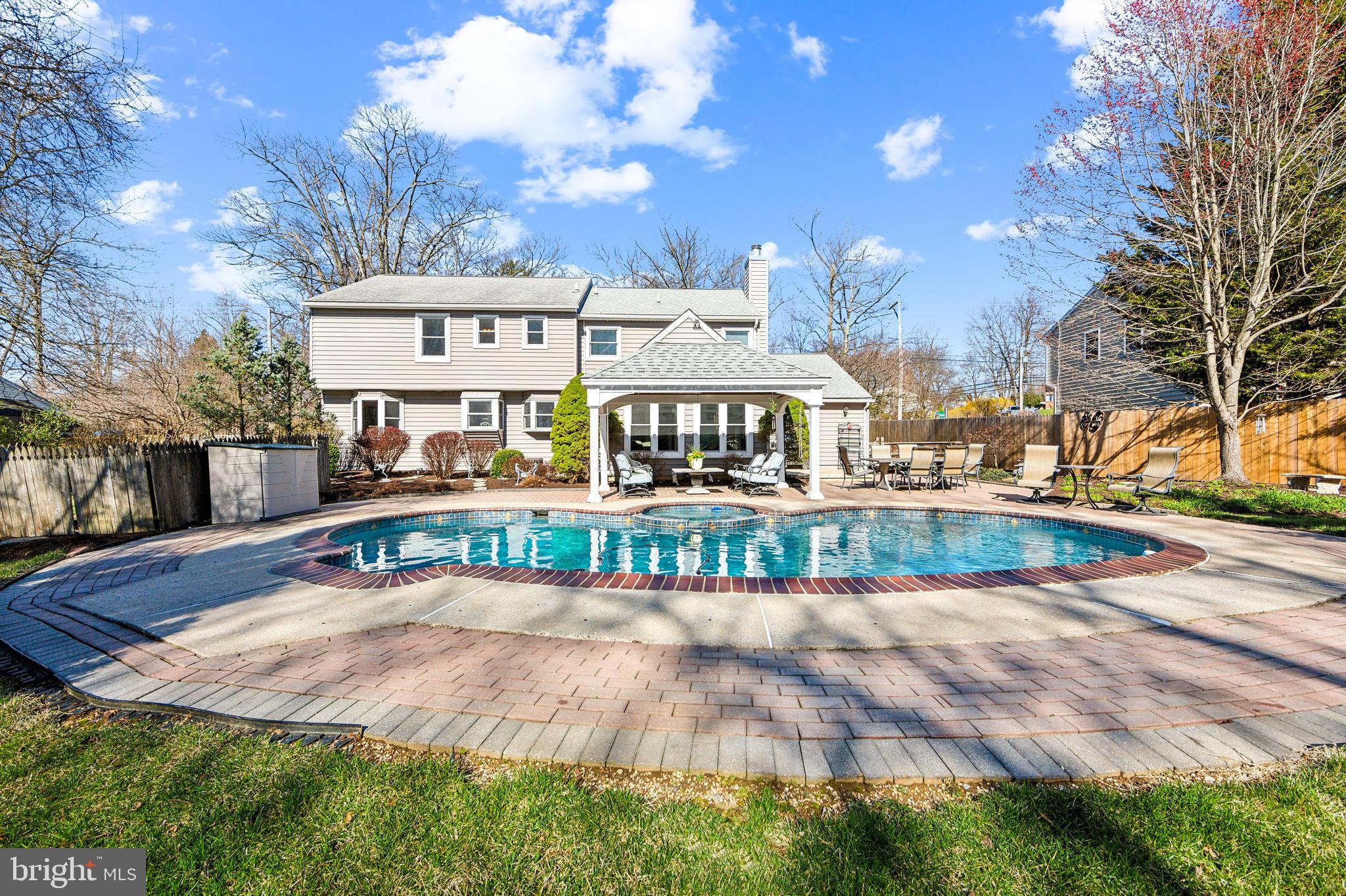 KIRKLAND MANOR - Residential