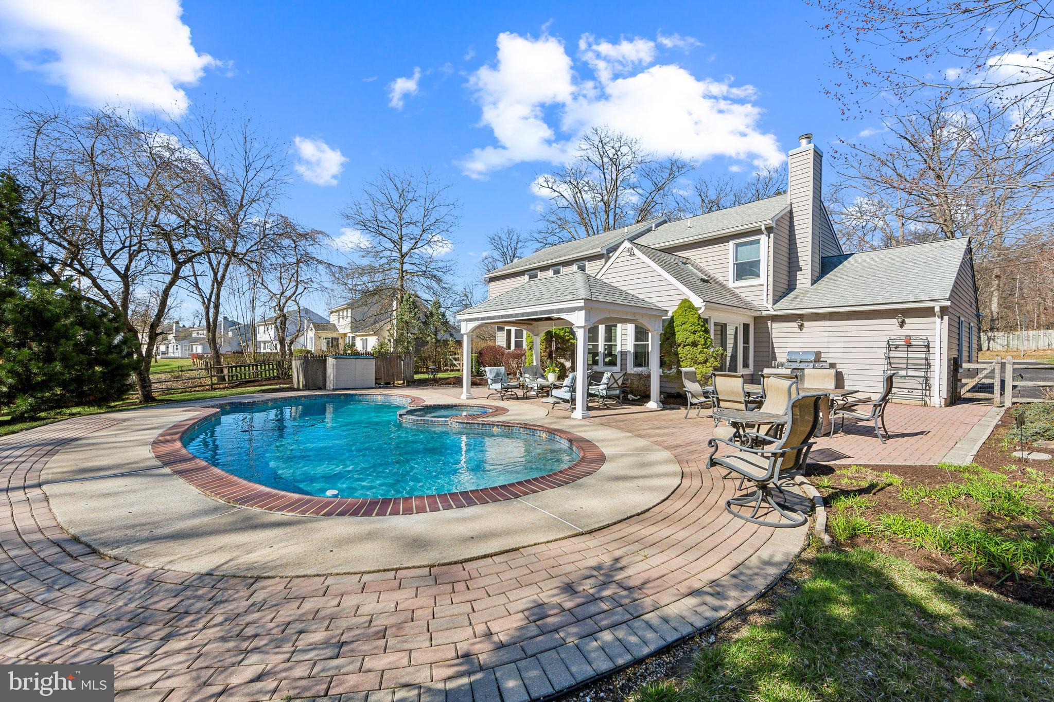 KIRKLAND MANOR - Residential