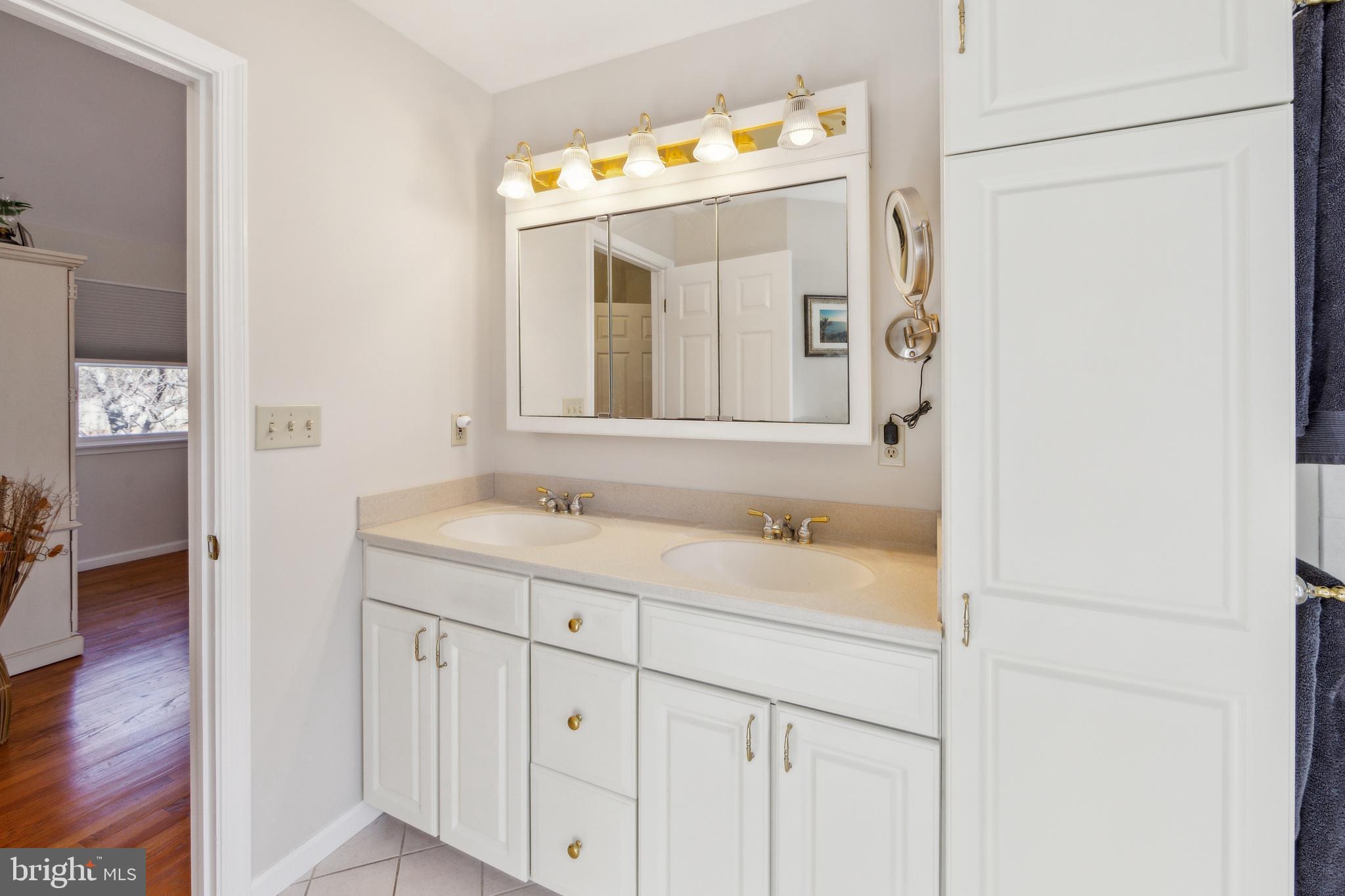 KIRKLAND MANOR - Residential