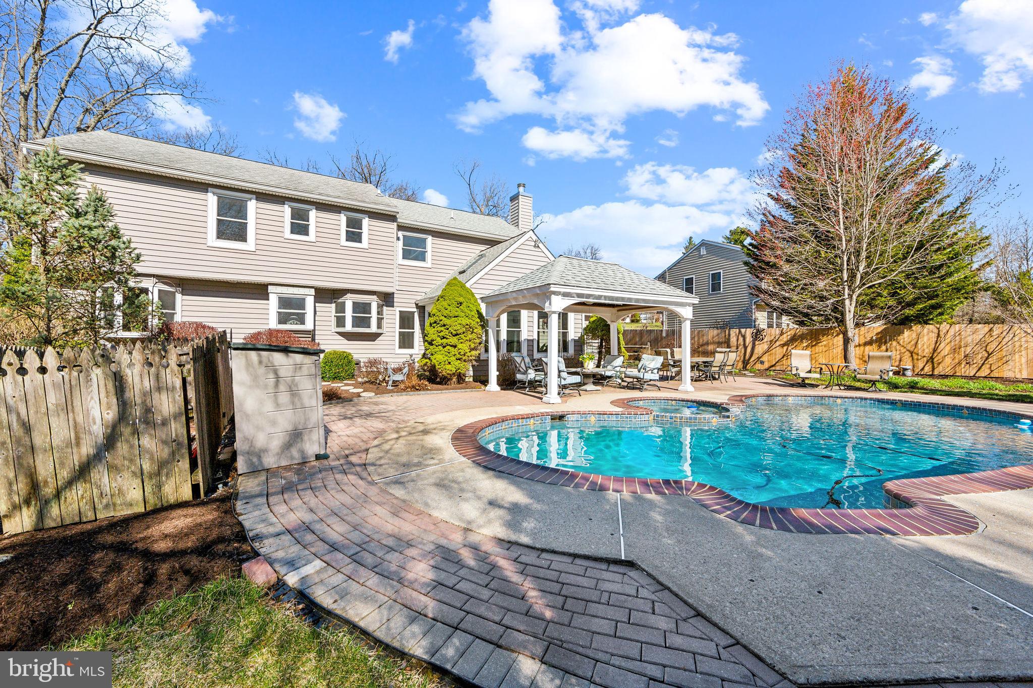 KIRKLAND MANOR - Residential