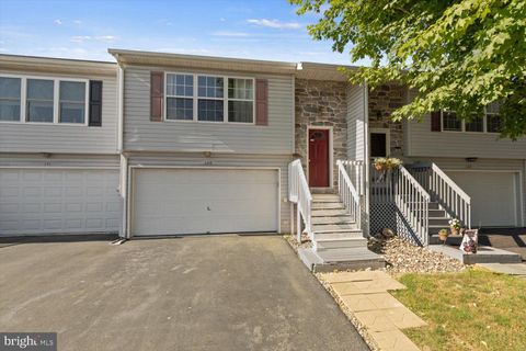 Photo of 139 Norlawn Circle, Lancaster, PA 17601 (MLS # PALA2051094)