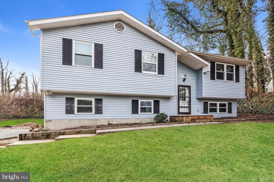 The Beach is practically your back yard ! This generously sized home is located at the end of the street so you have plenty of privacy and parking. There is also a large detached garage.