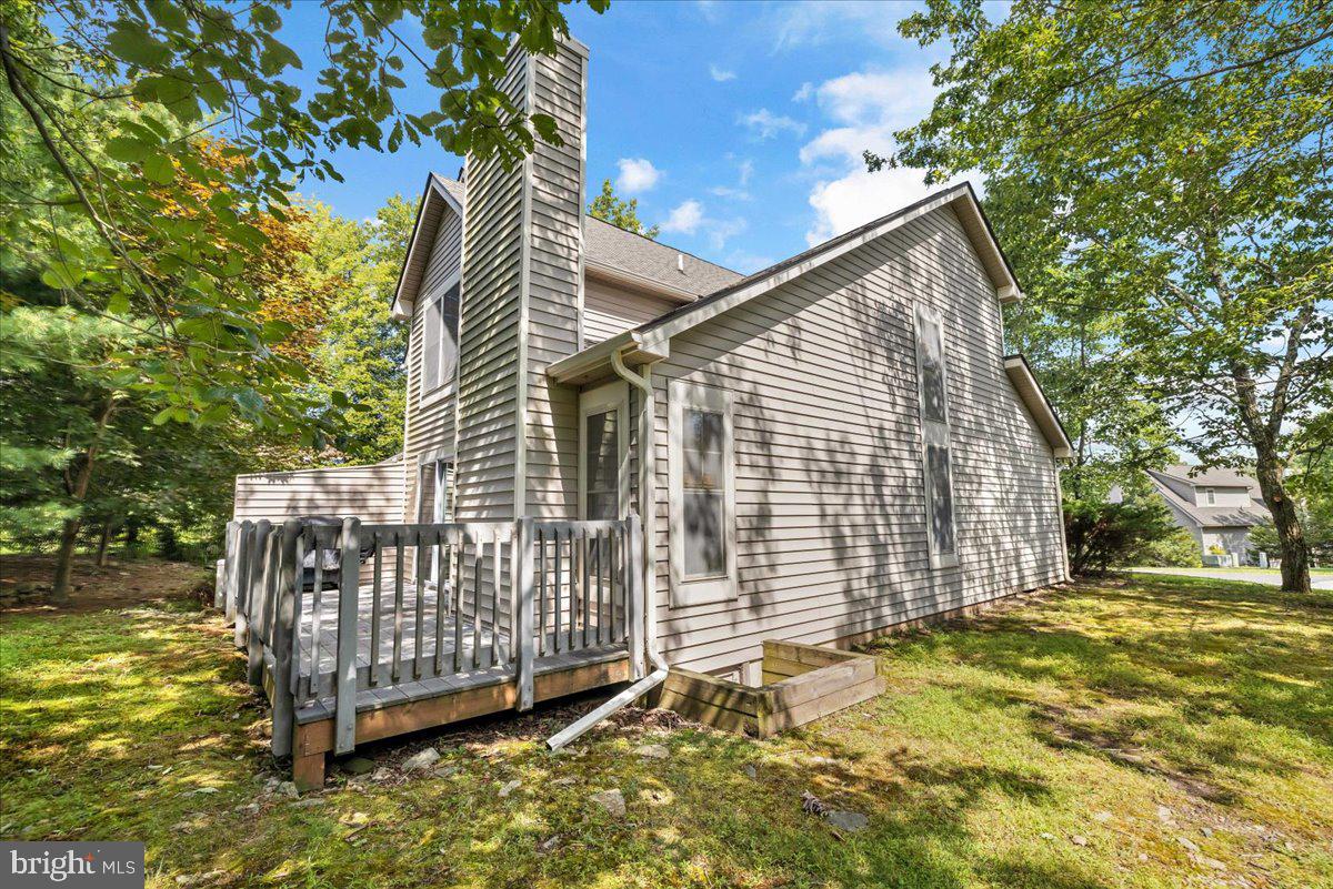 183 HAWTHORNE COURT