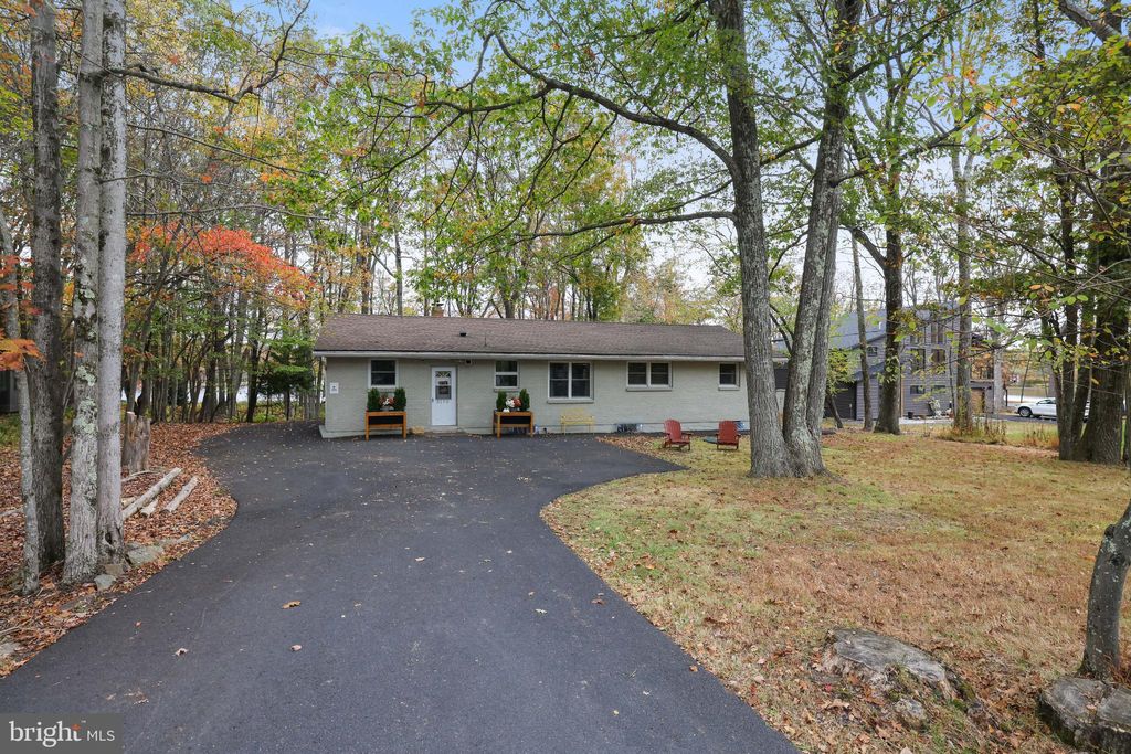 Photo of 5160 Hummingbird Drive, POCONO SUMMIT, PA 18346 (MLS # PAMR2005696)