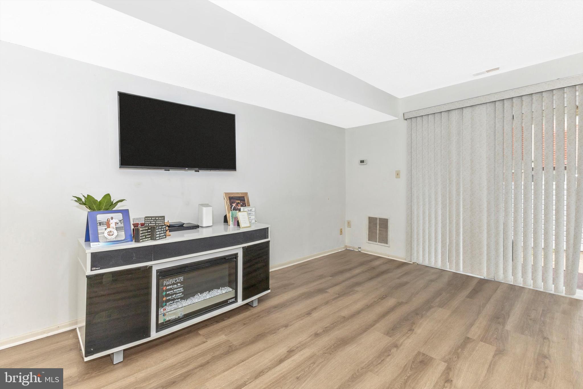 COUNTRYSIDE - Residential