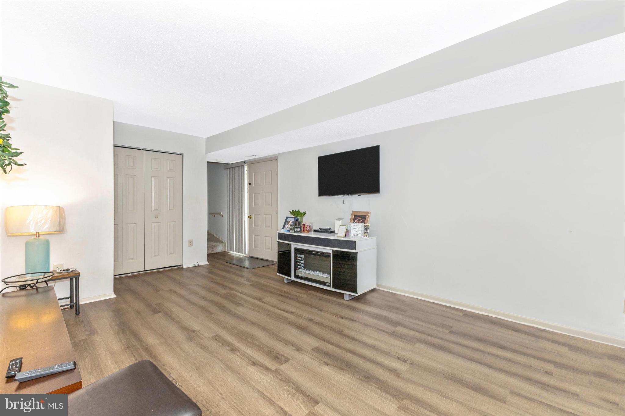 COUNTRYSIDE - Residential