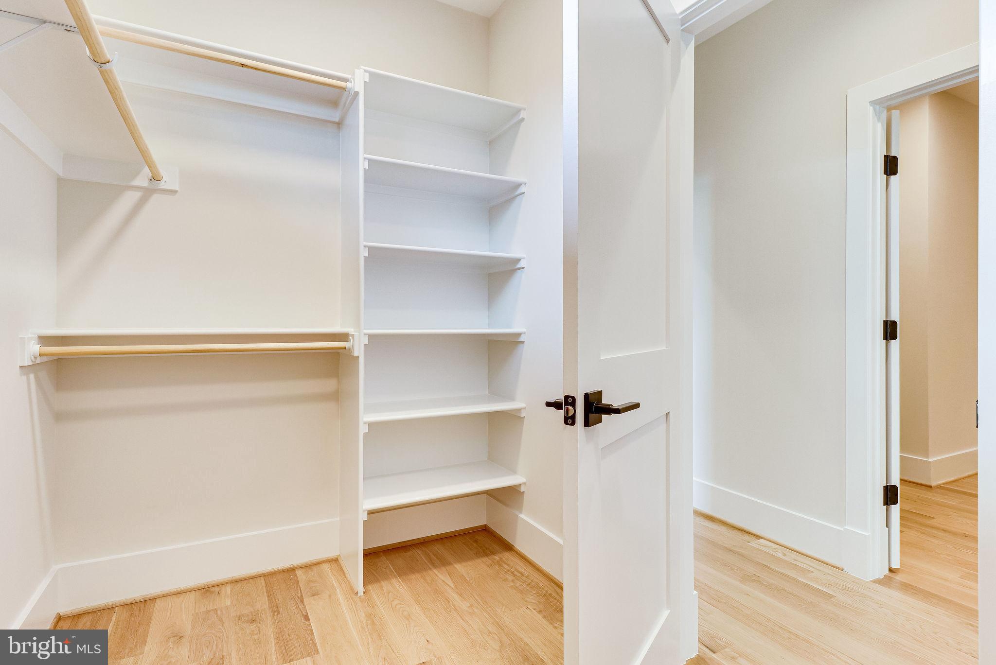 VIENNA WOODS - Residential