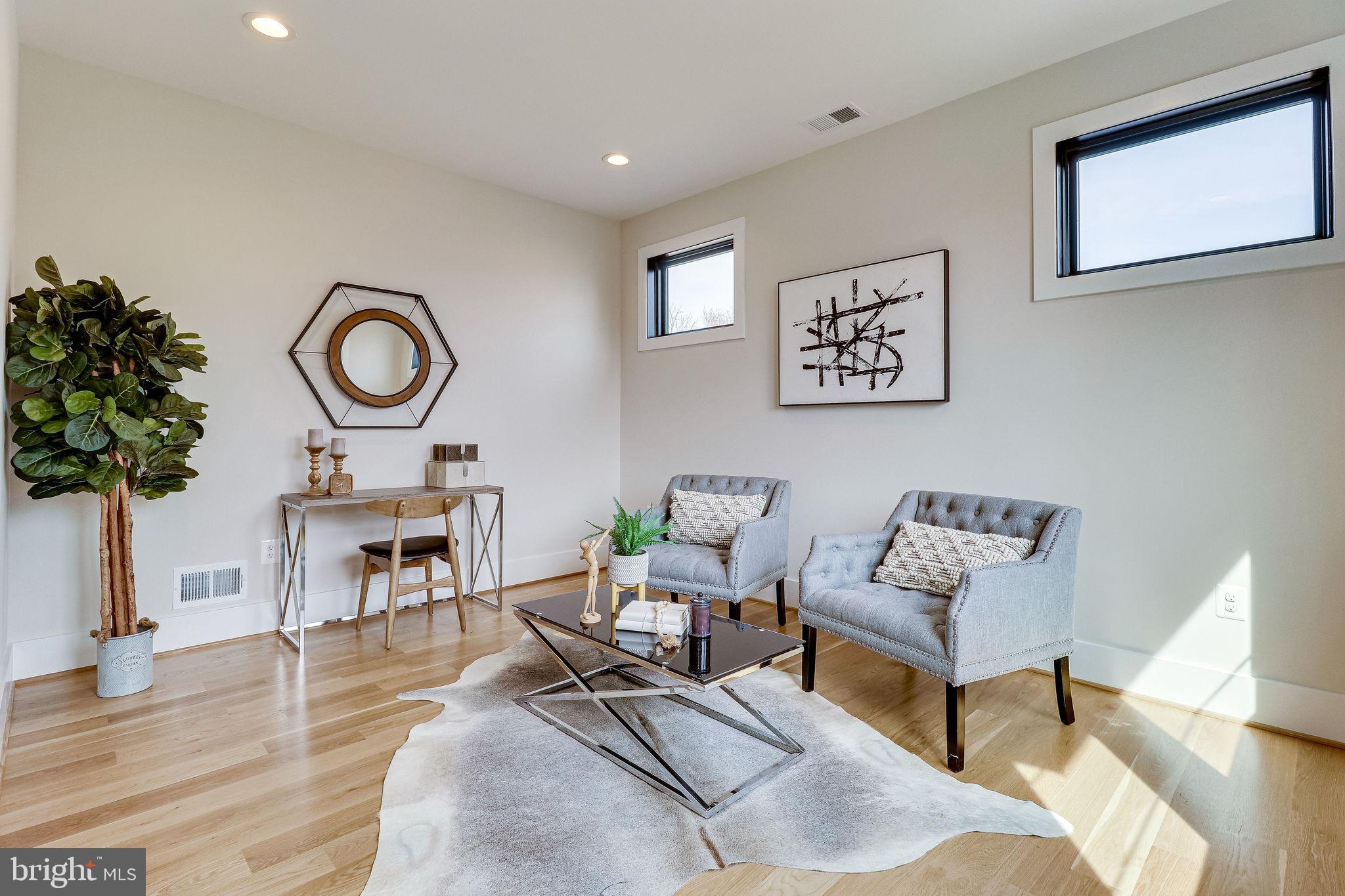 VIENNA WOODS - Residential