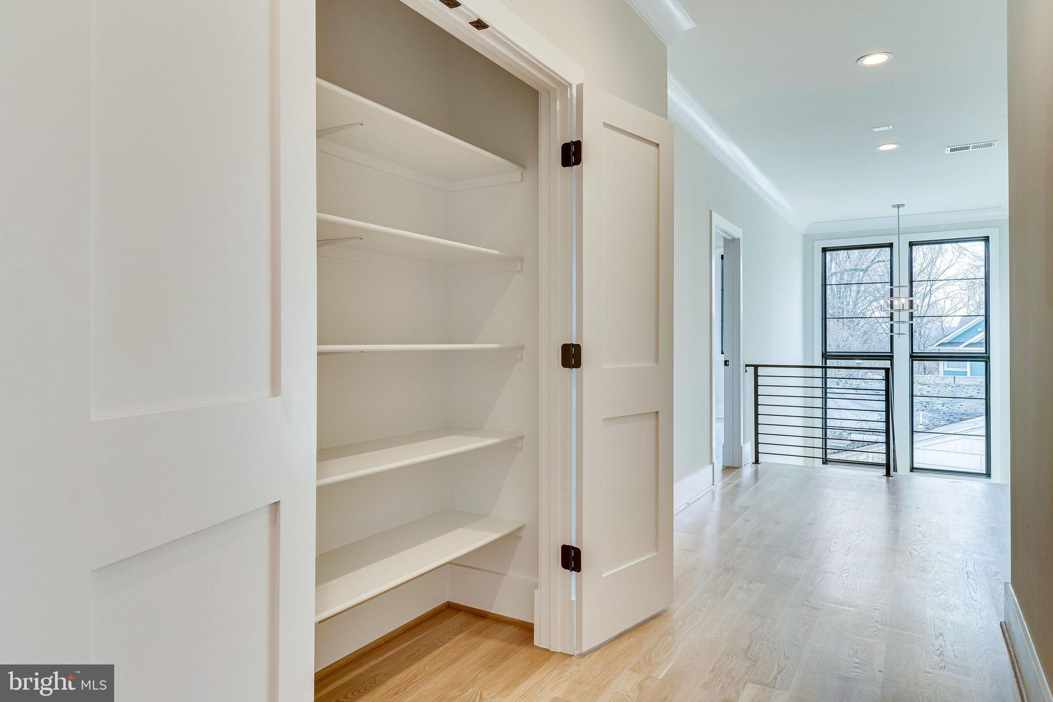 VIENNA WOODS - Residential