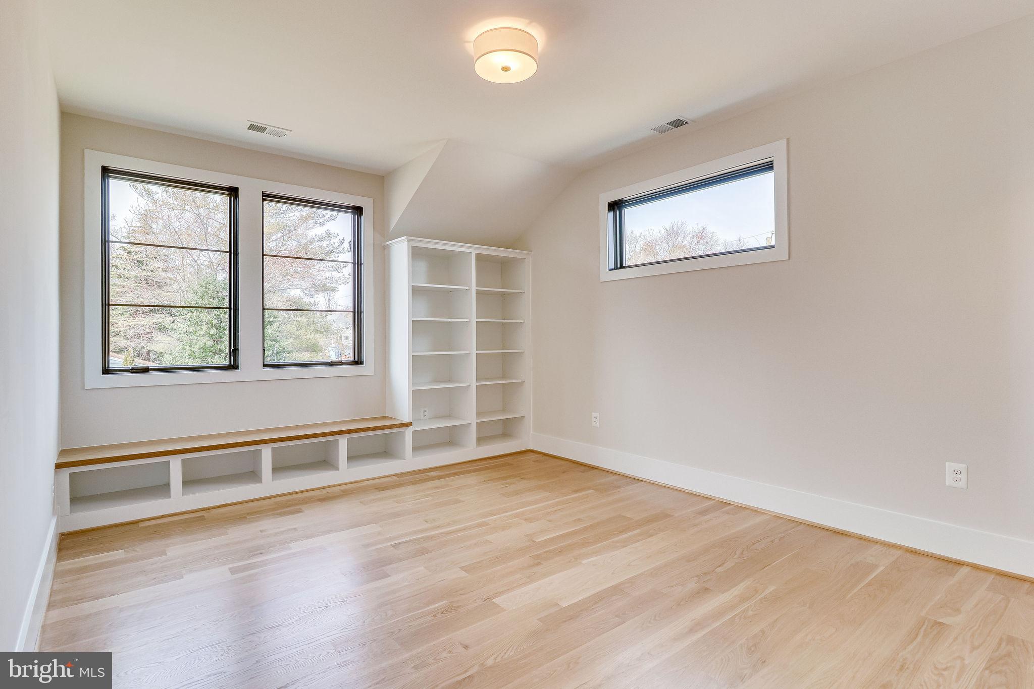 VIENNA WOODS - Residential