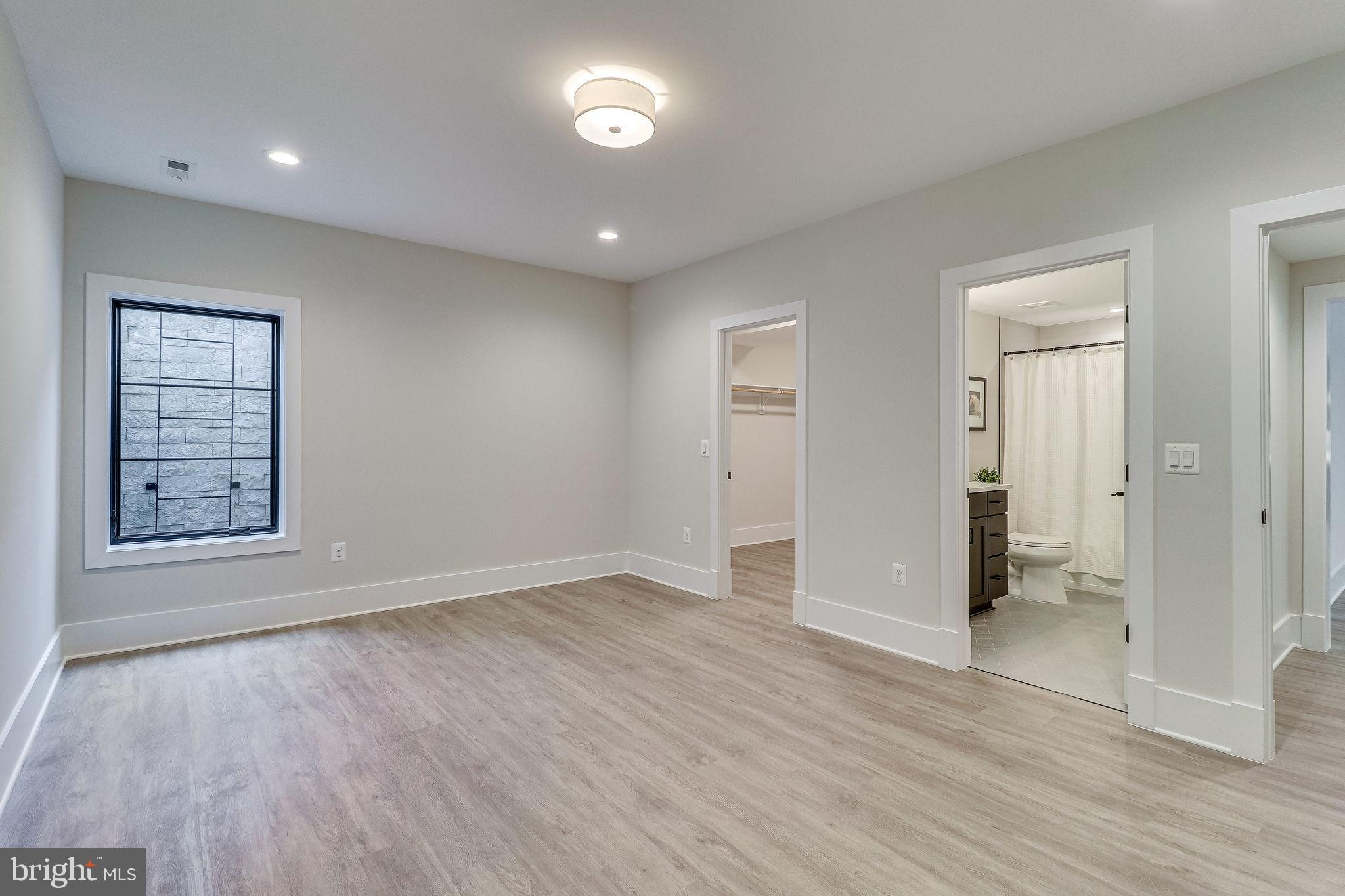 VIENNA WOODS - Residential