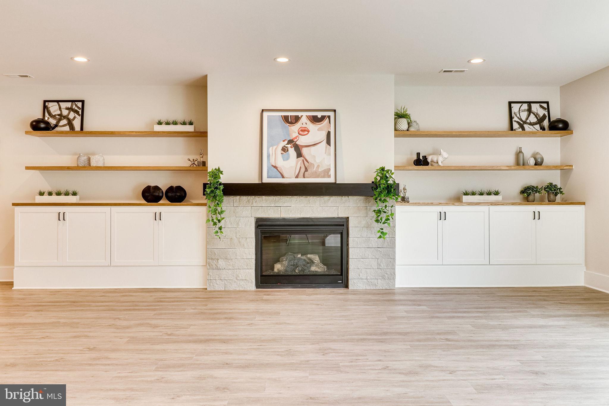 VIENNA WOODS - Residential