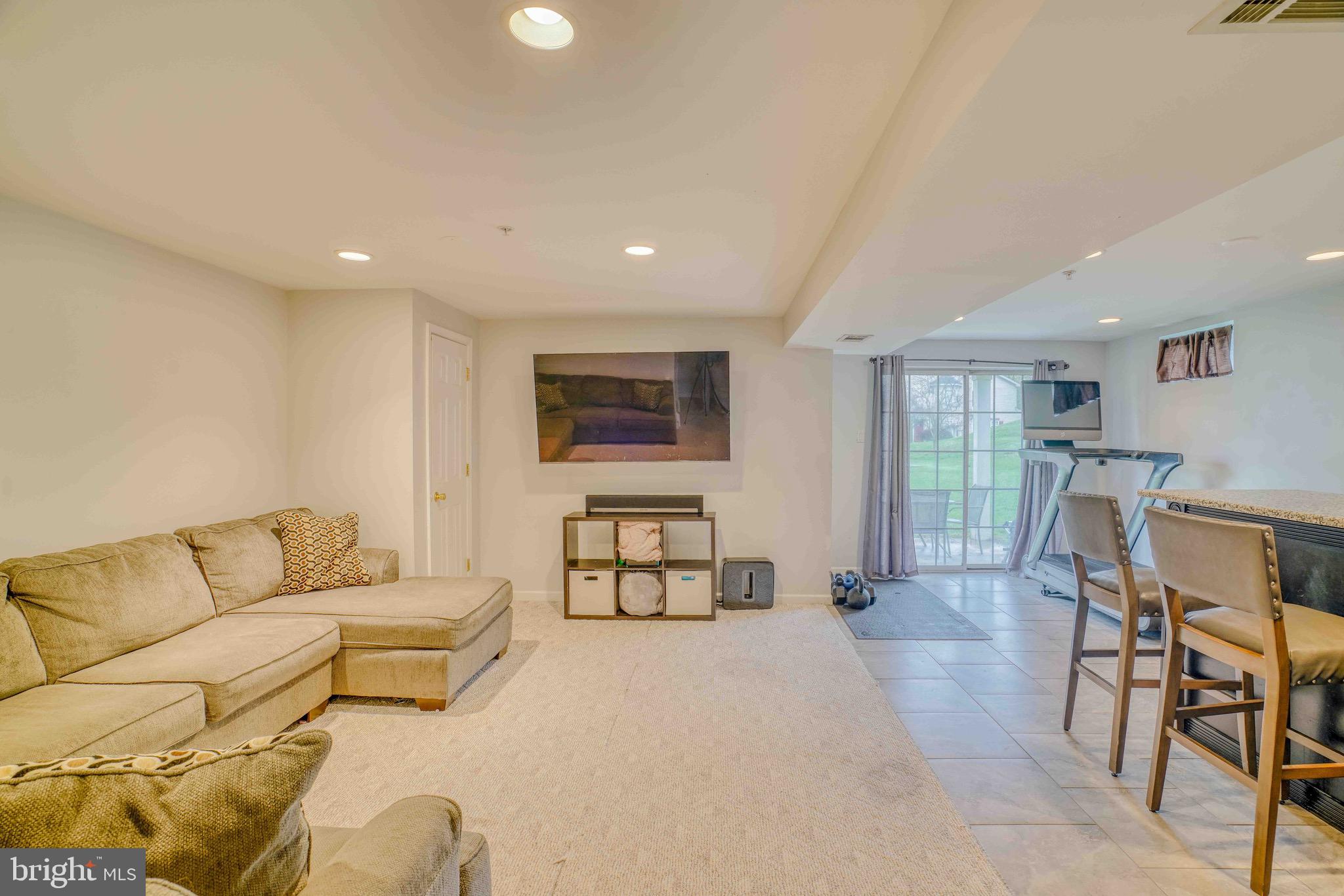 COUNTRY CROSSING - Residential