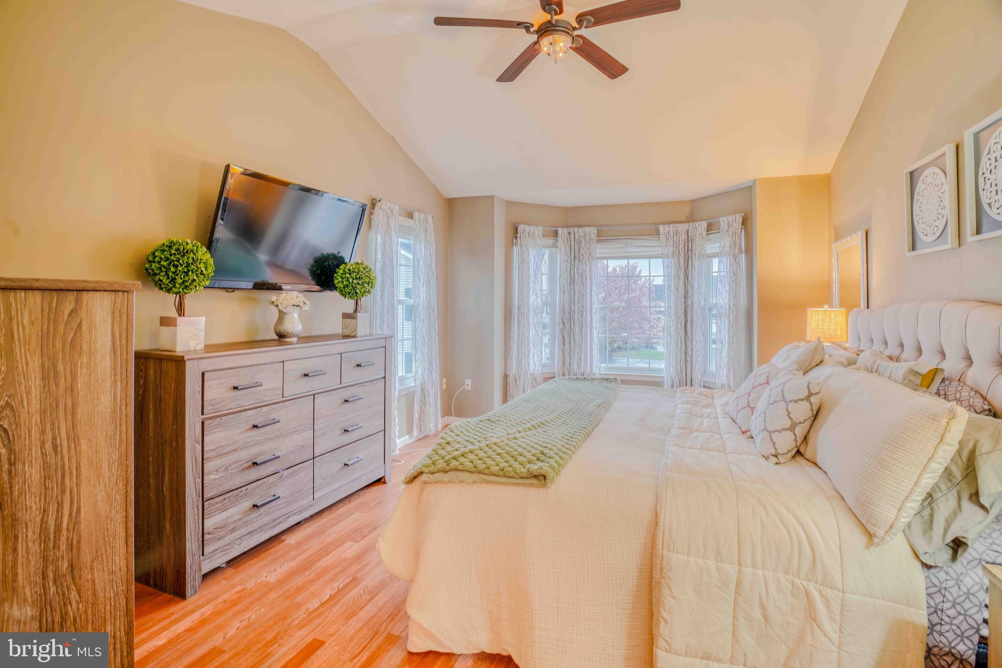 COUNTRY CROSSING - Residential