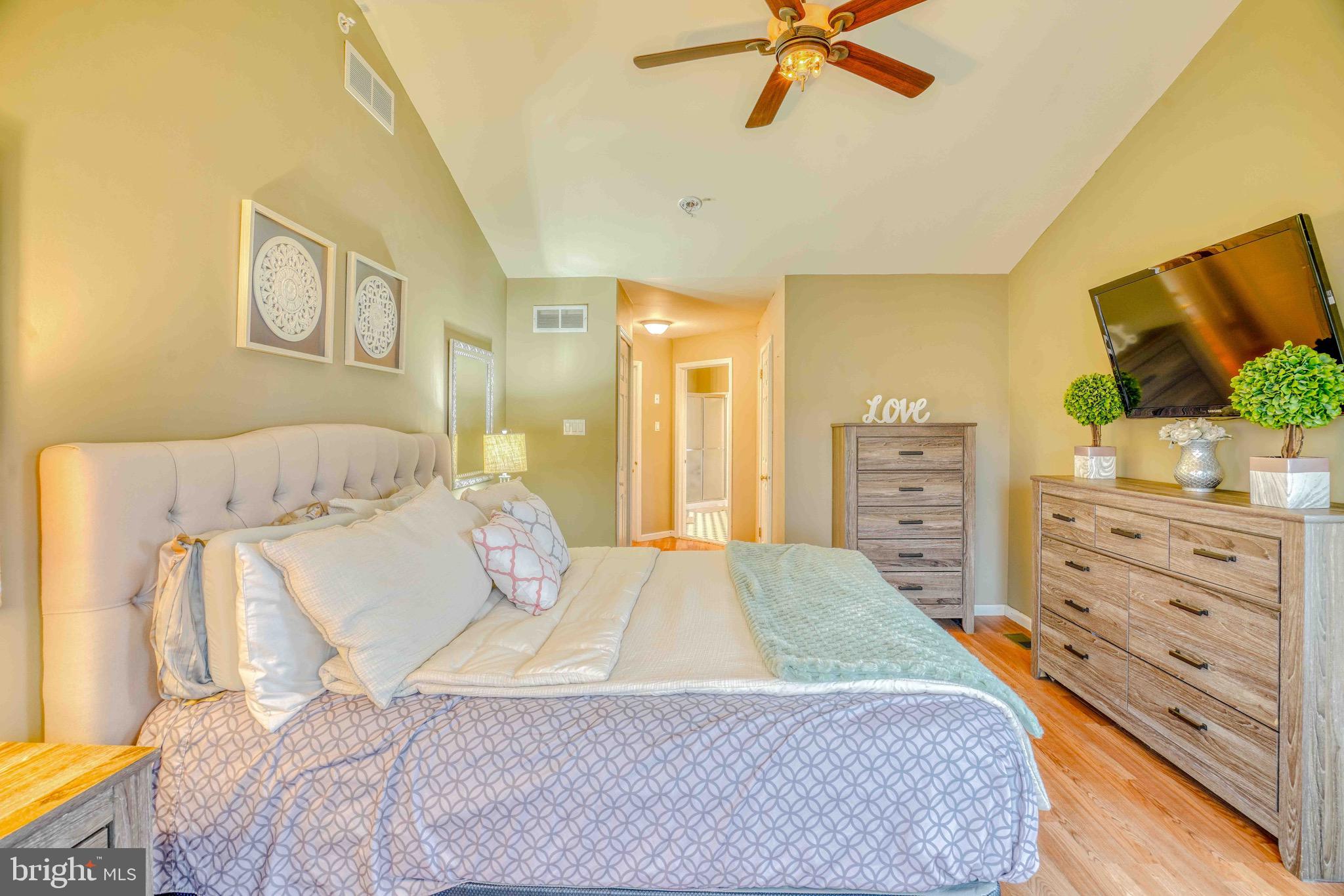 COUNTRY CROSSING - Residential