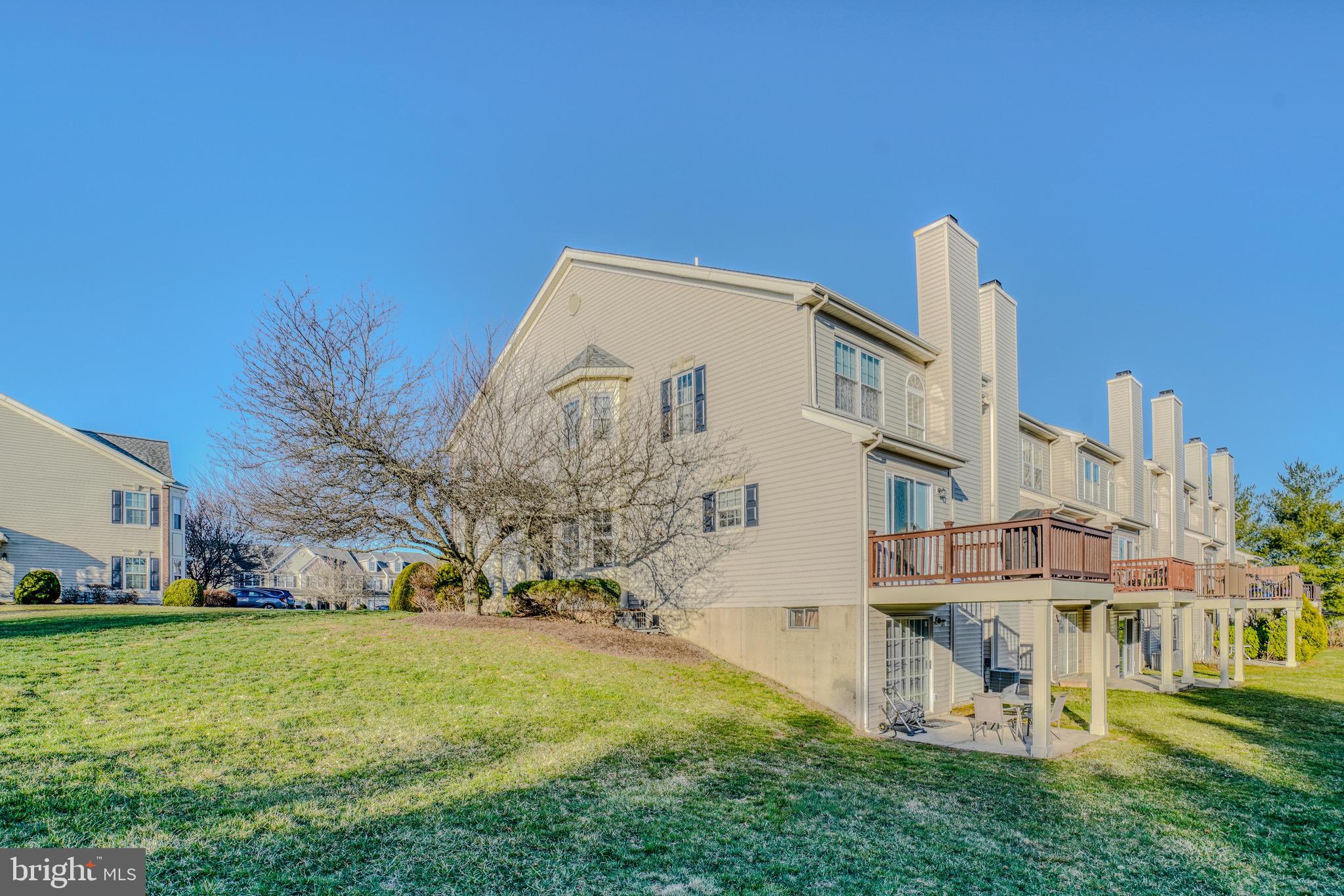 COUNTRY CROSSING - Residential