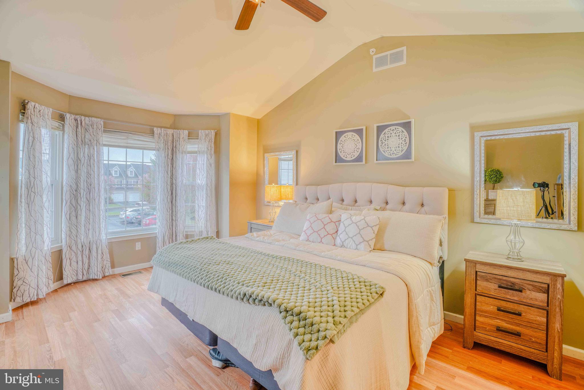 COUNTRY CROSSING - Residential