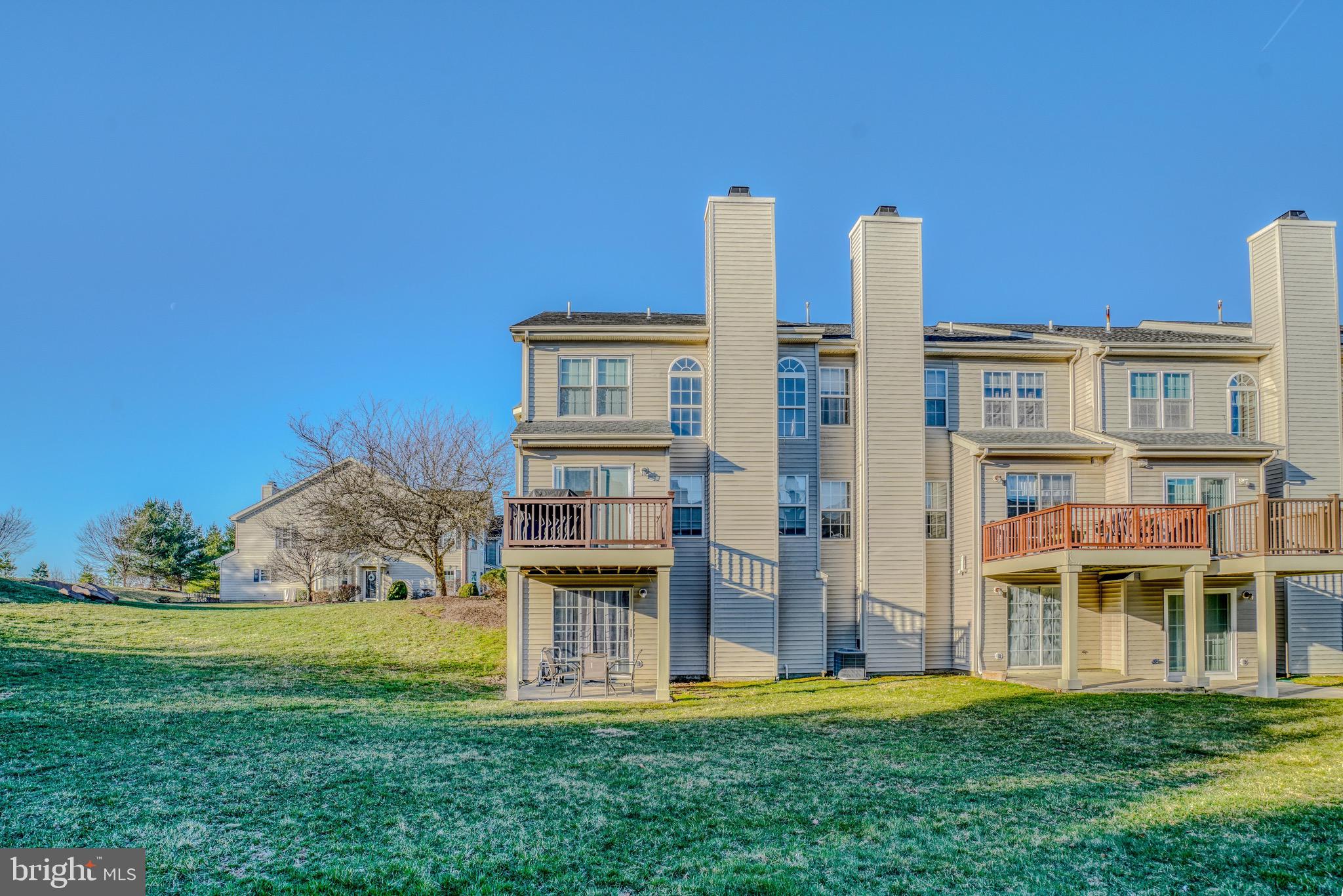 COUNTRY CROSSING - Residential