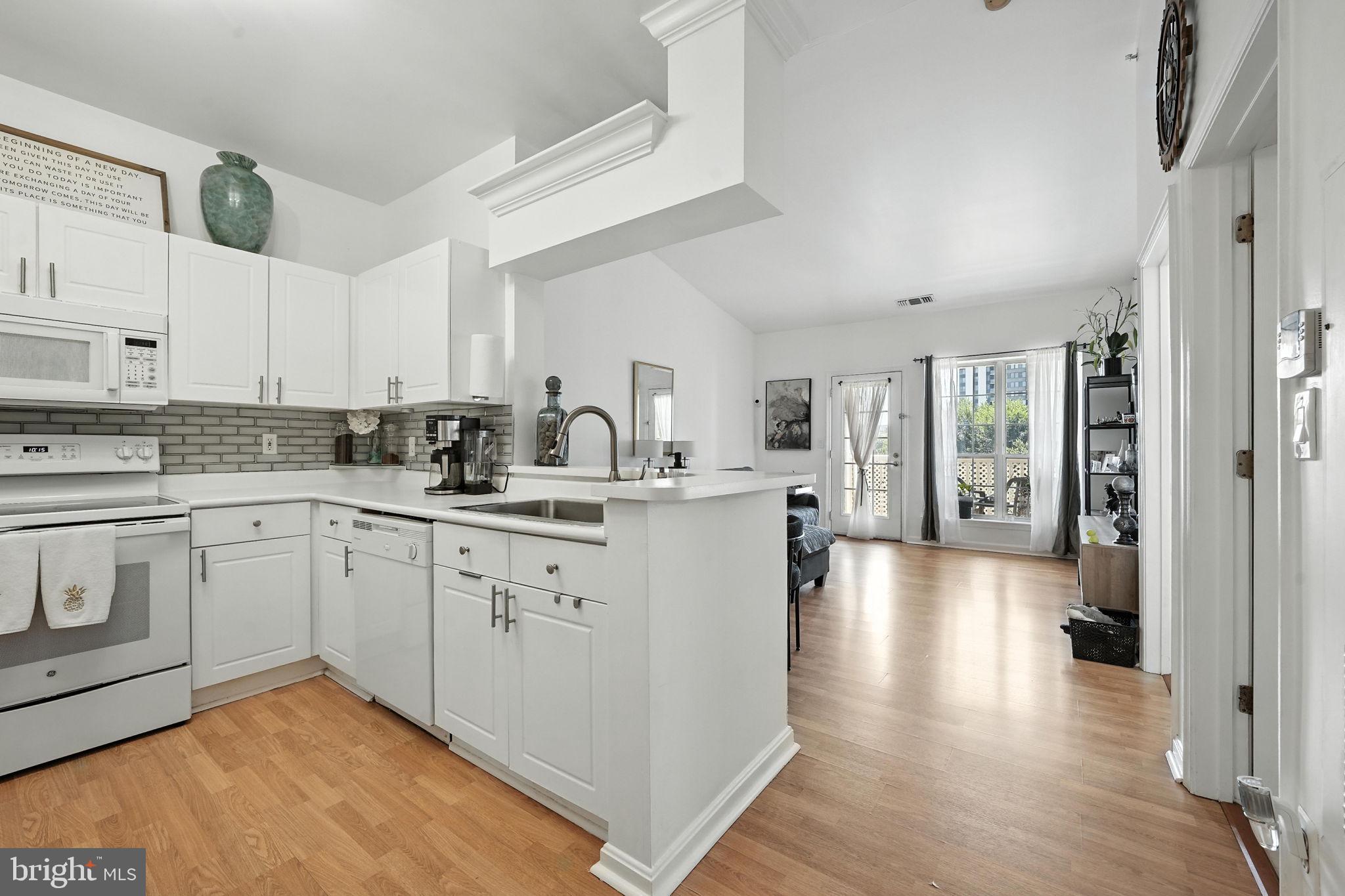 4550 STRUTFIELD LANE 2407