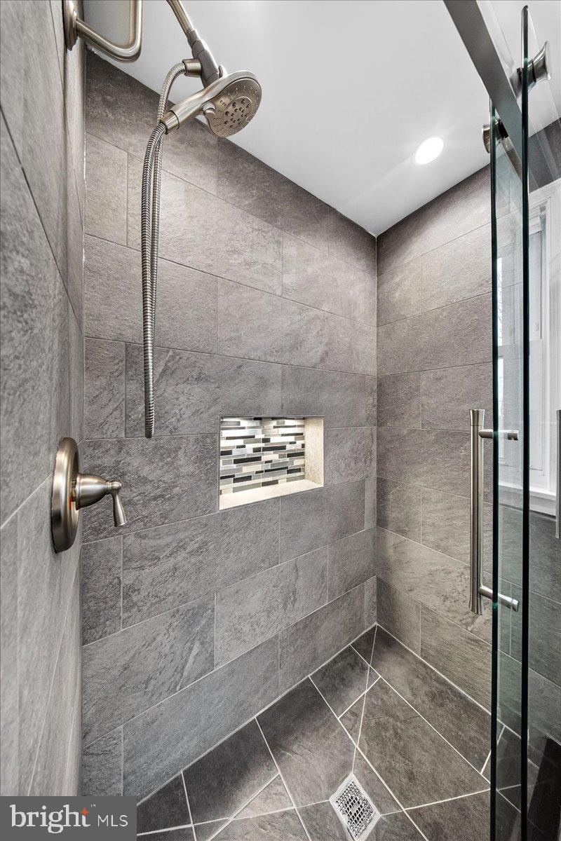 SHERWOOD FOREST - Residential