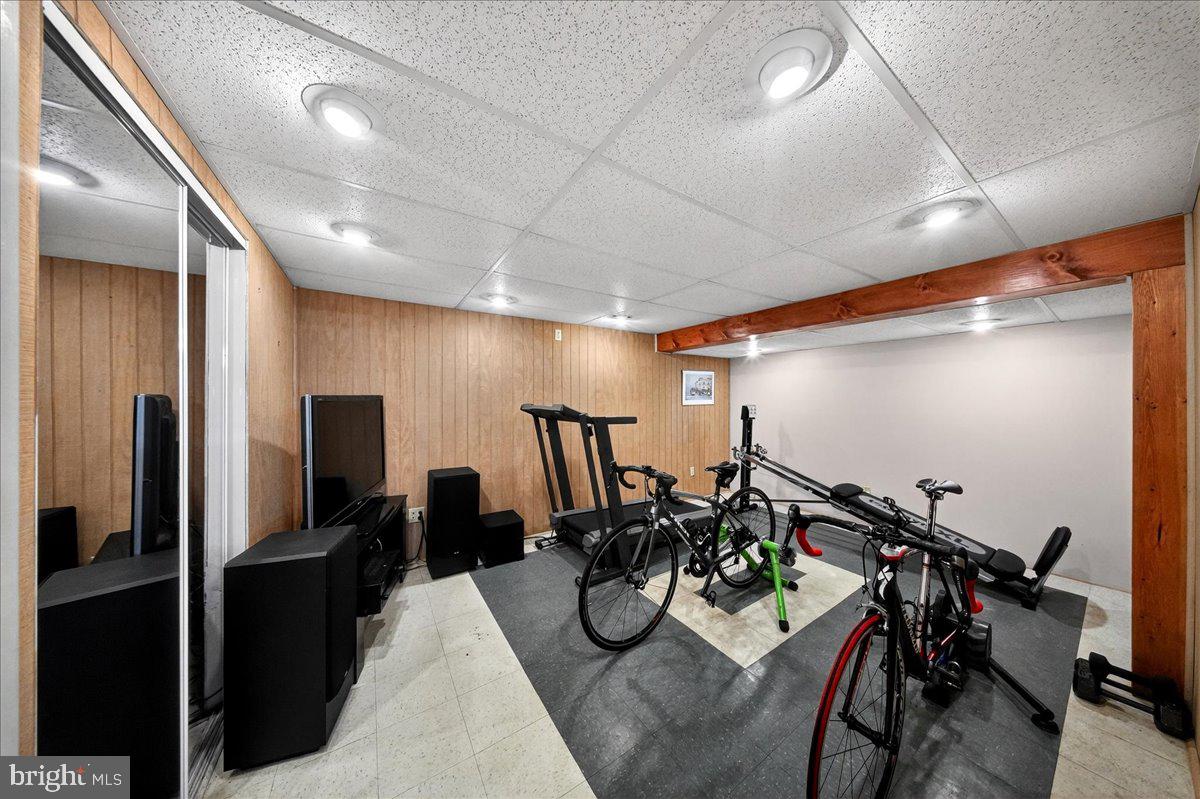 SHERWOOD FOREST - Residential