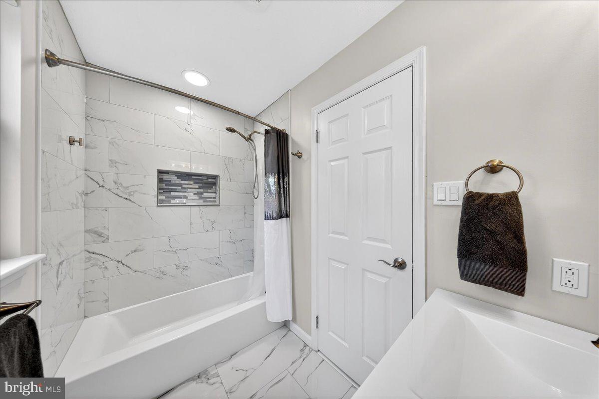 SHERWOOD FOREST - Residential