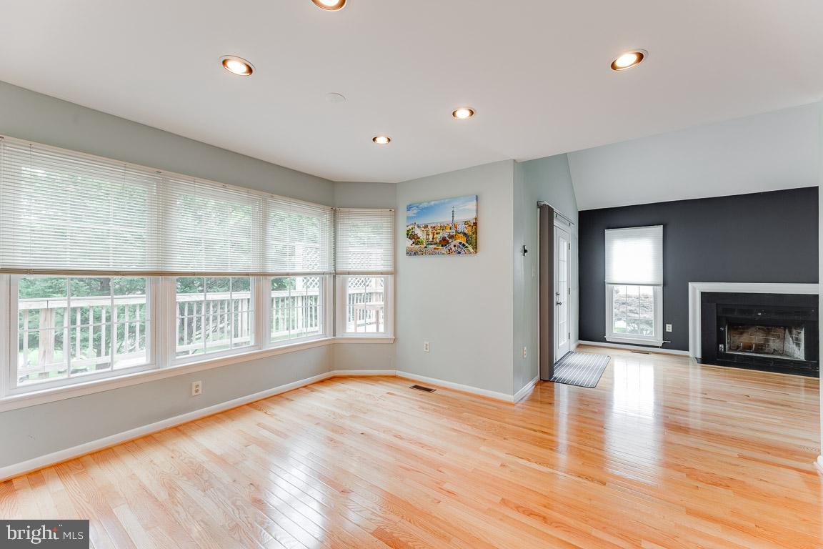 LAKE RIDGE - Residential