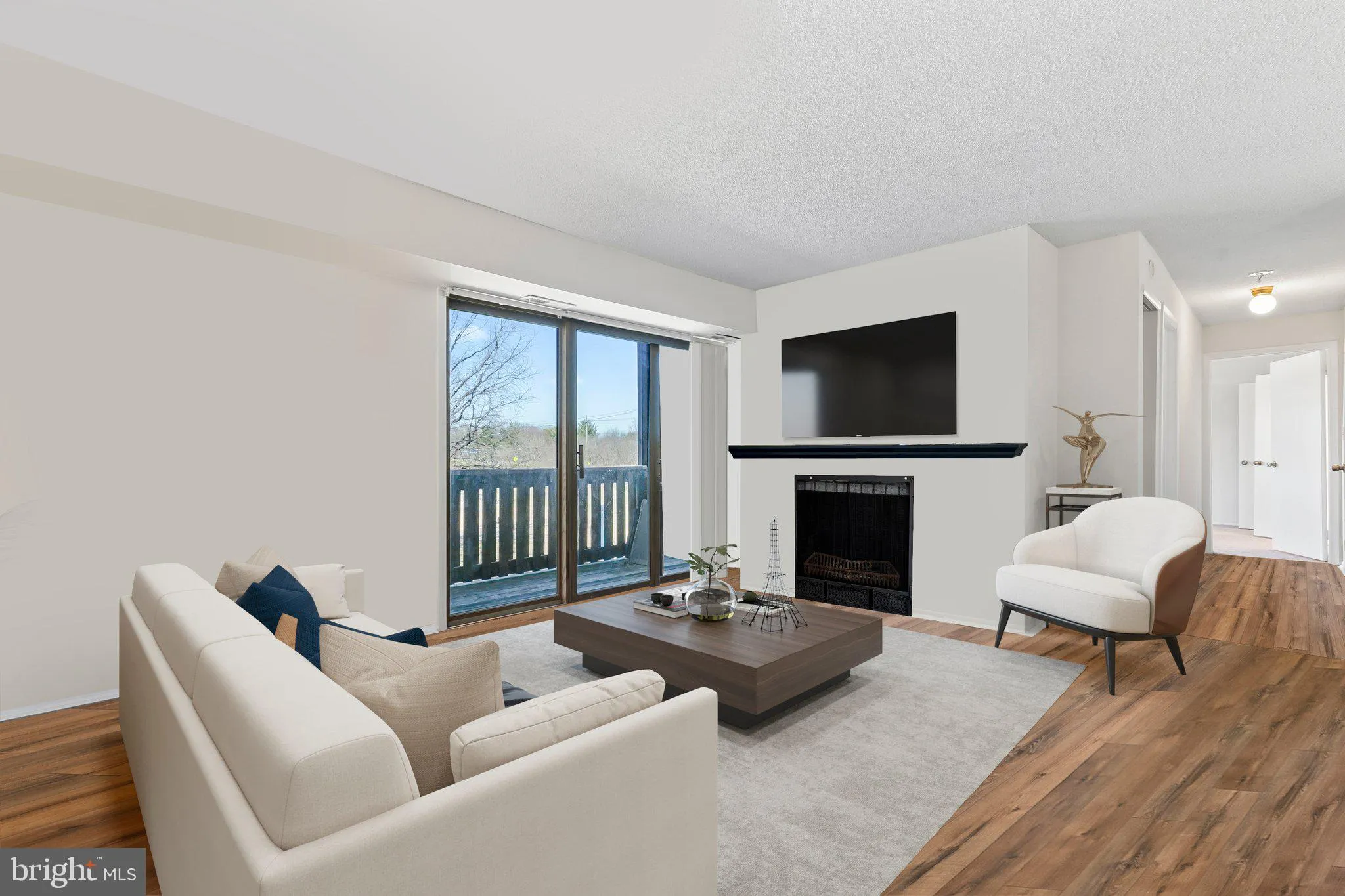 Plainsboro, New Jersey 08536, United States, 2 Bedrooms Bedrooms, ,2 BathroomsBathrooms,Residential,Contingent,91427